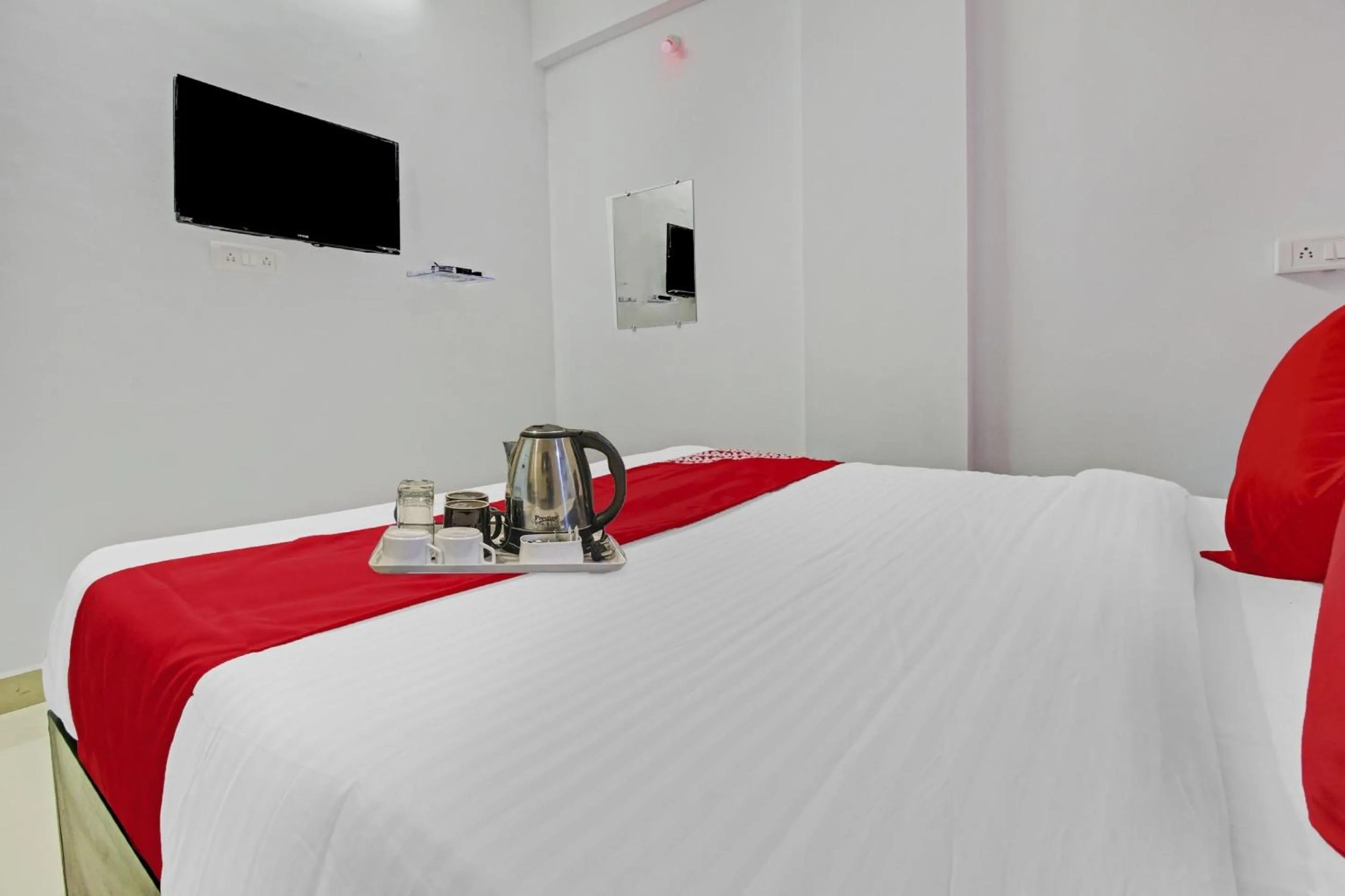 Bedroom, Bed in Hotel O Western Avenue Pune Formerly Happy Stay