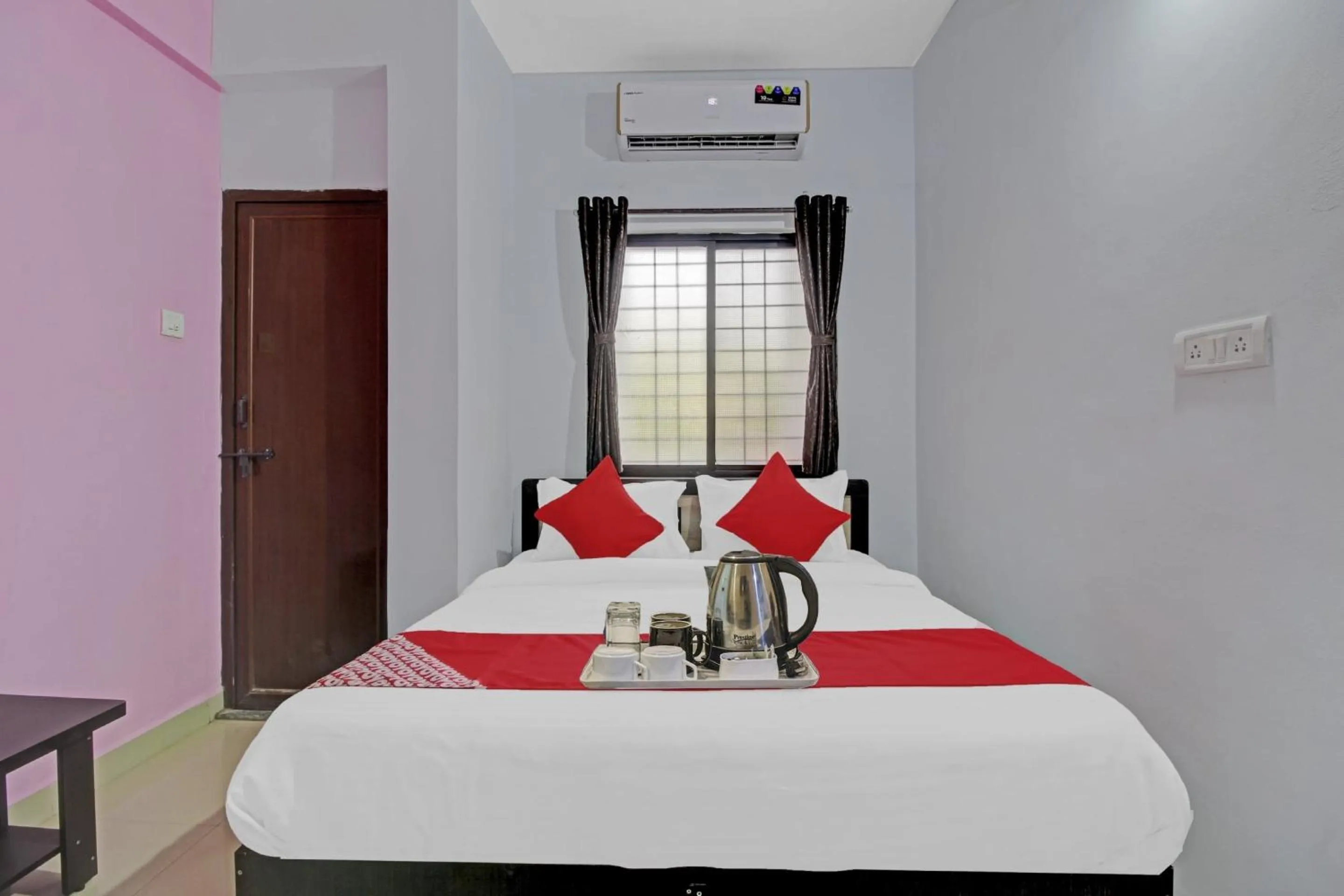 Bedroom, Bed in Hotel O Western Avenue Pune Formerly Happy Stay