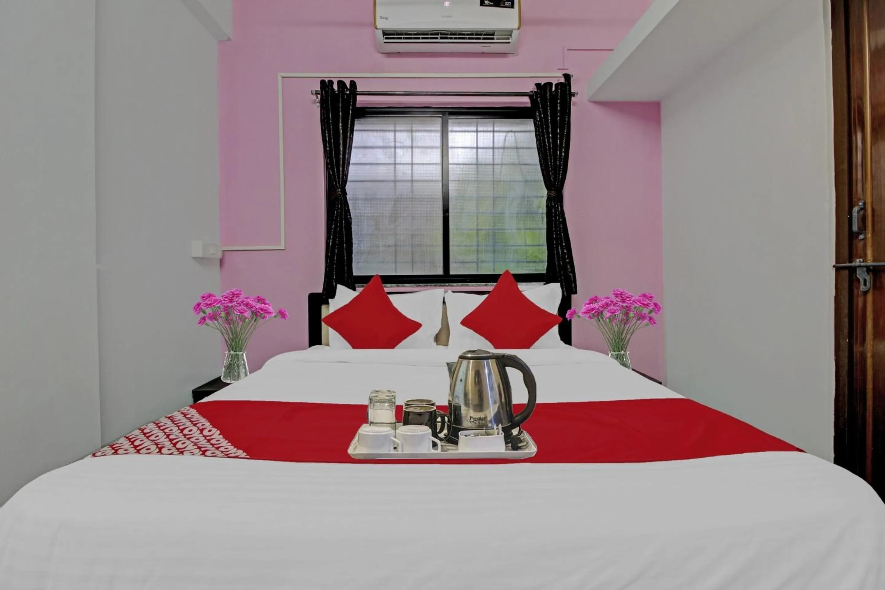 Bedroom, Bed in Hotel O Western Avenue Pune Formerly Happy Stay