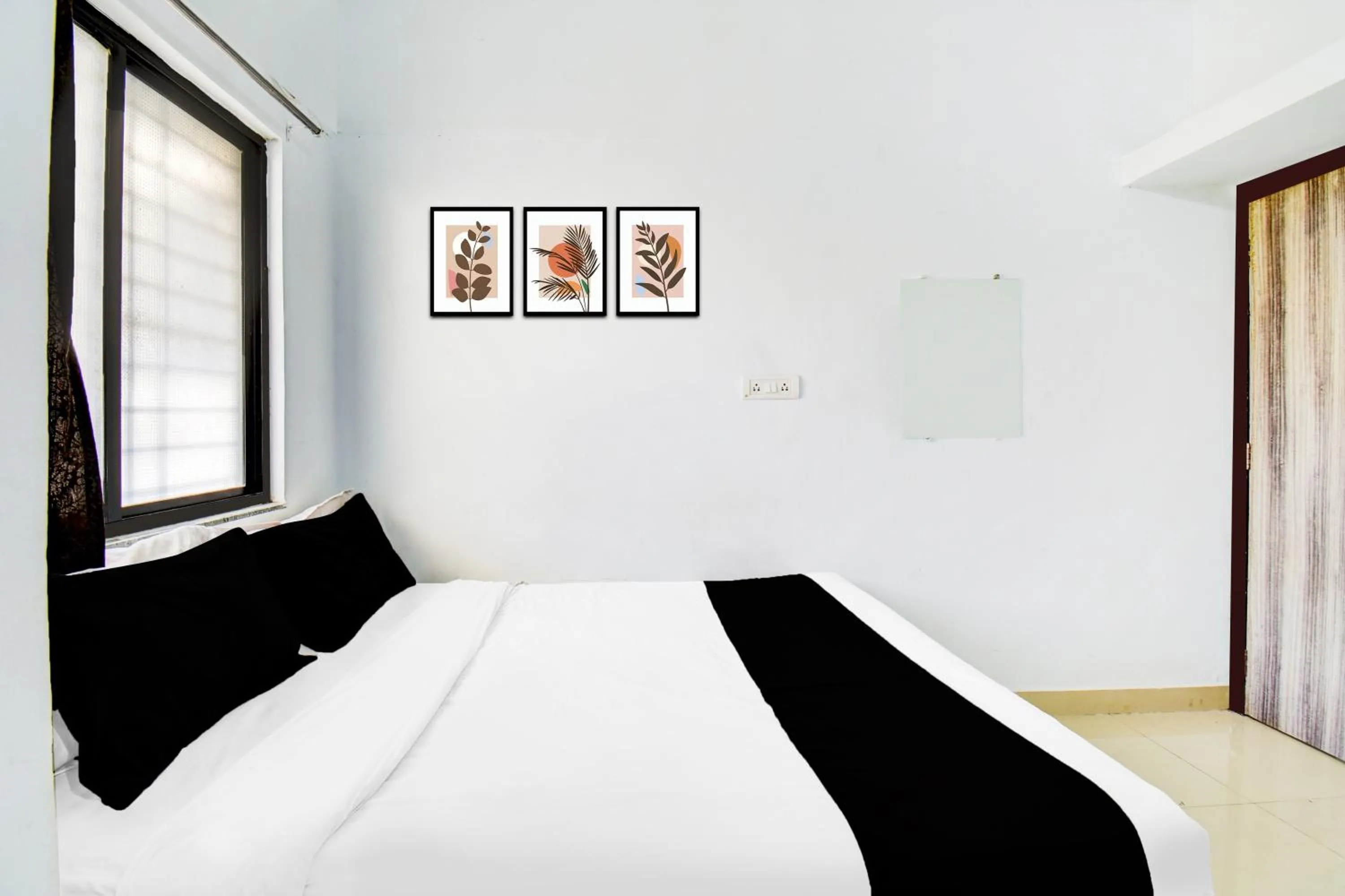 Bedroom, Bed in Super Hotel O Western Avenue Pune Formerly Happy Stay