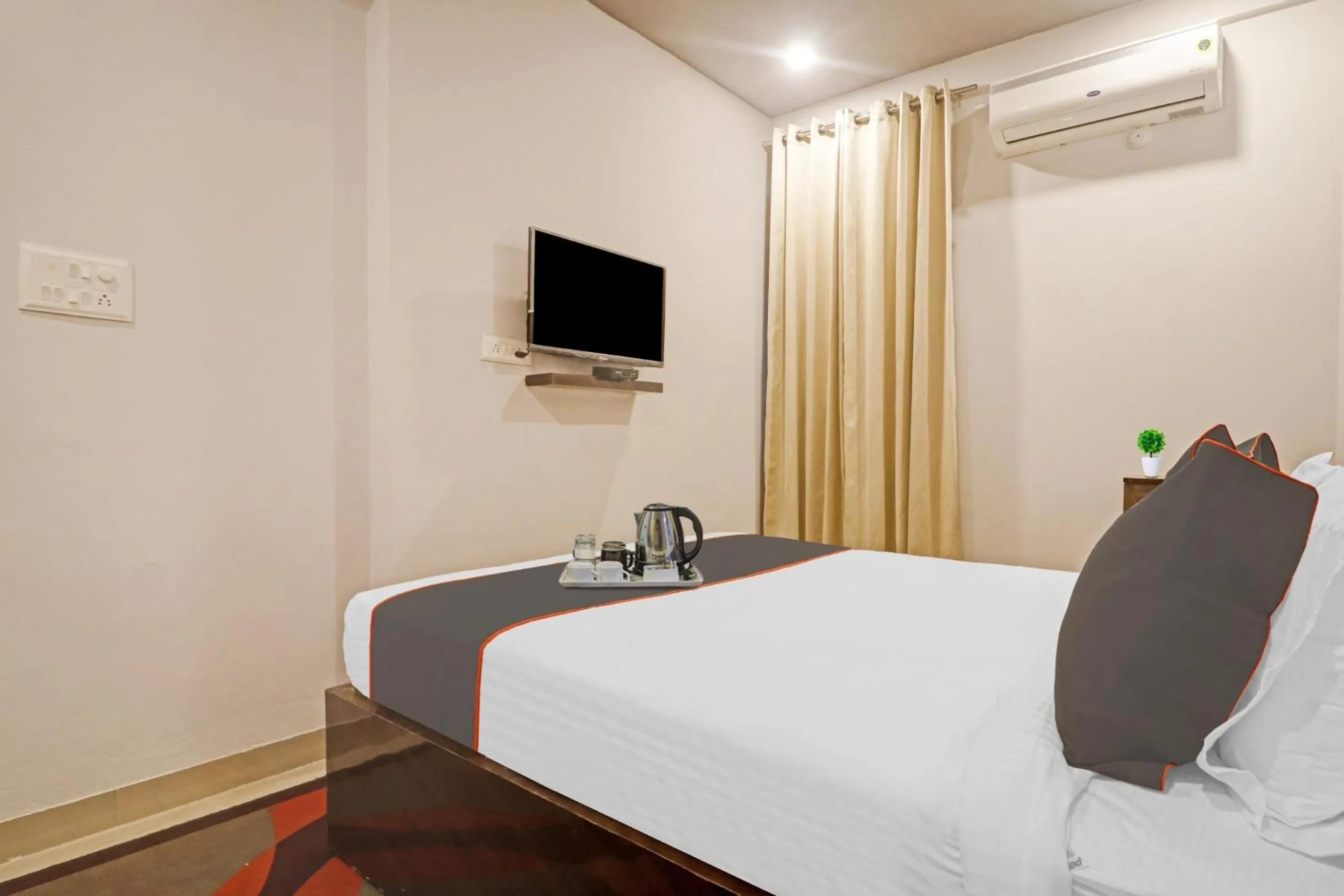 Bedroom, Bed in Super Townhouse RCC Pristine