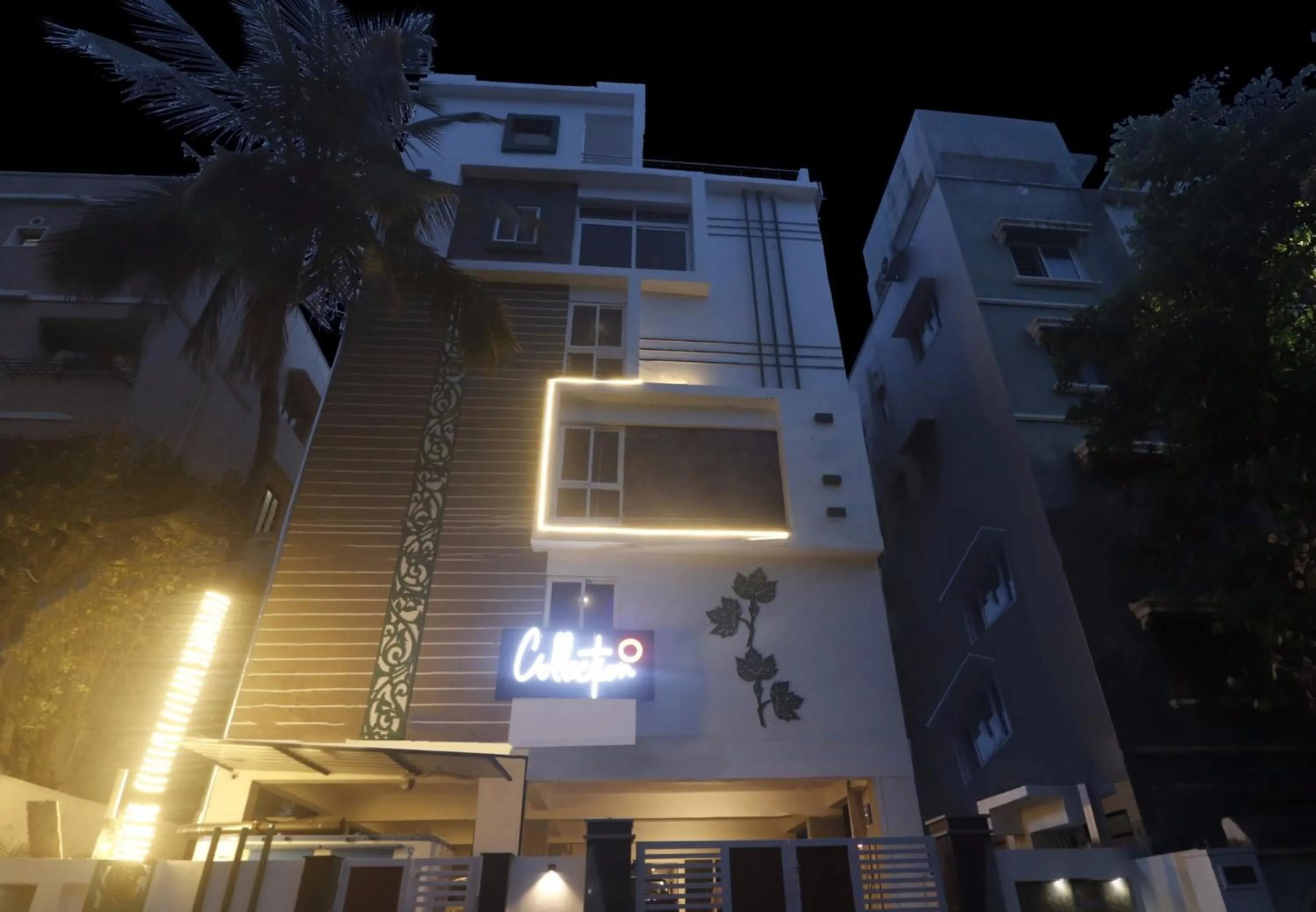 Facade/entrance in Super Townhouse RCC Pristine