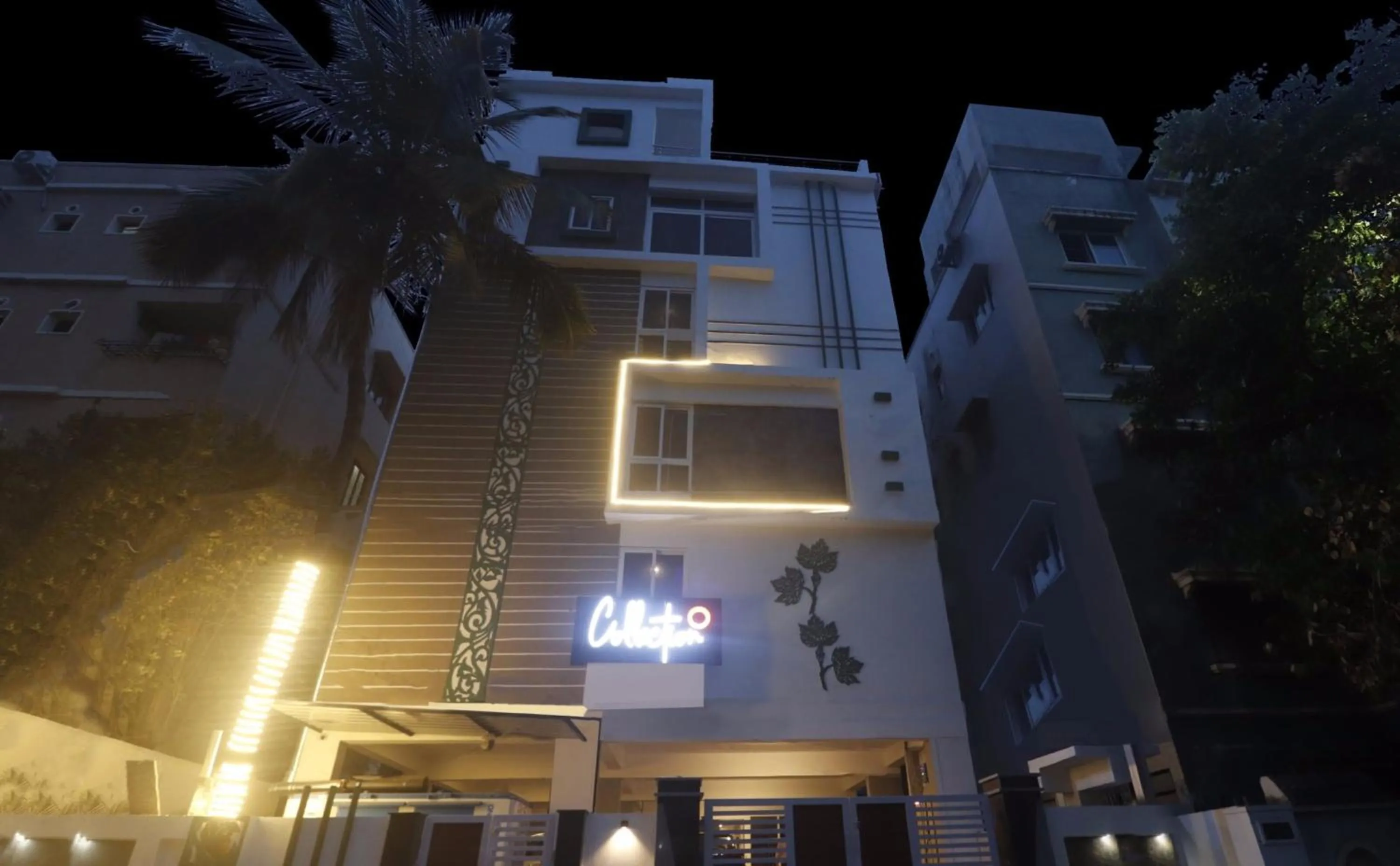 Facade/entrance in Super Townhouse RCC Pristine