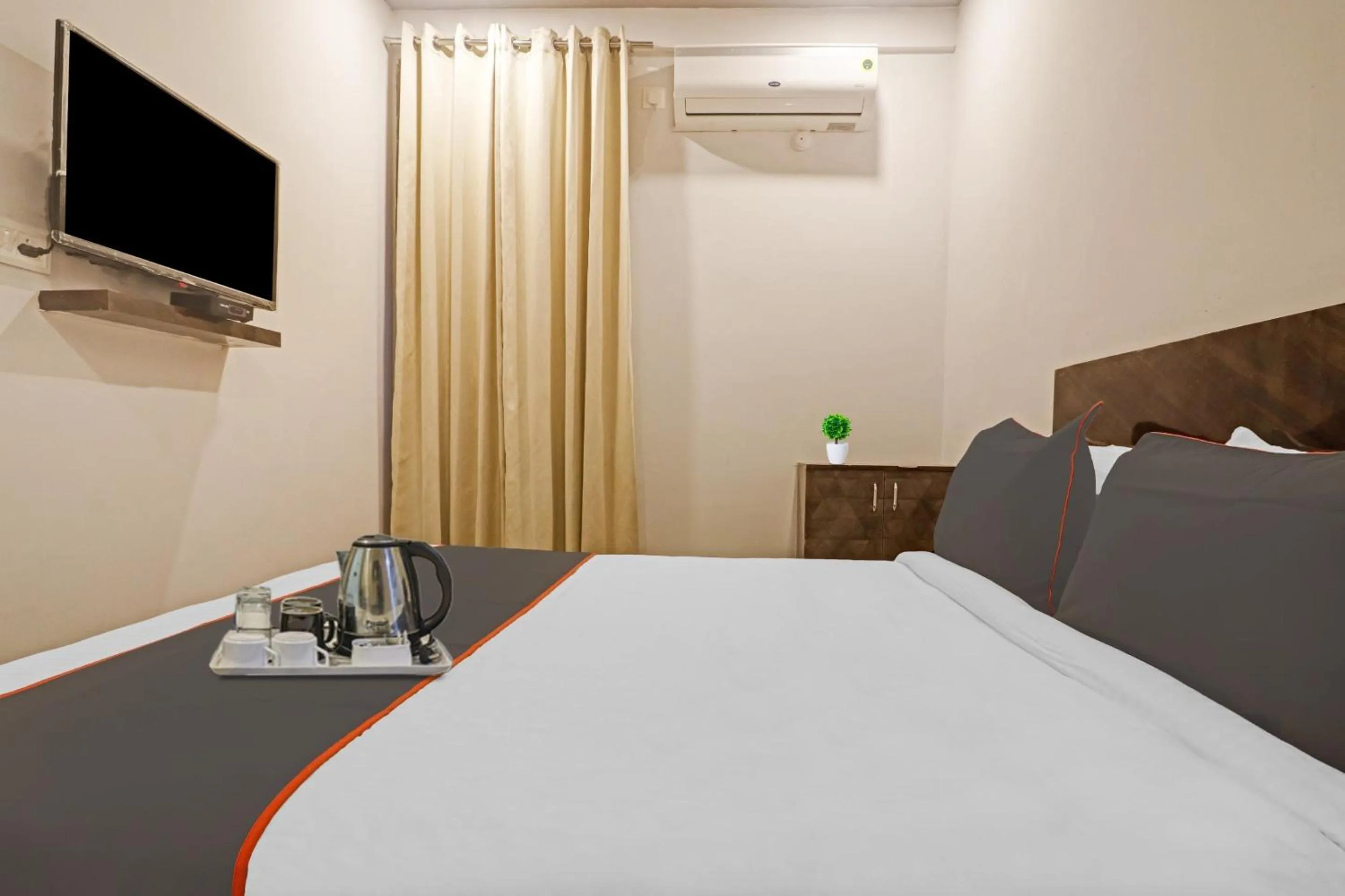 Bedroom, Bed in Super Townhouse RCC Pristine