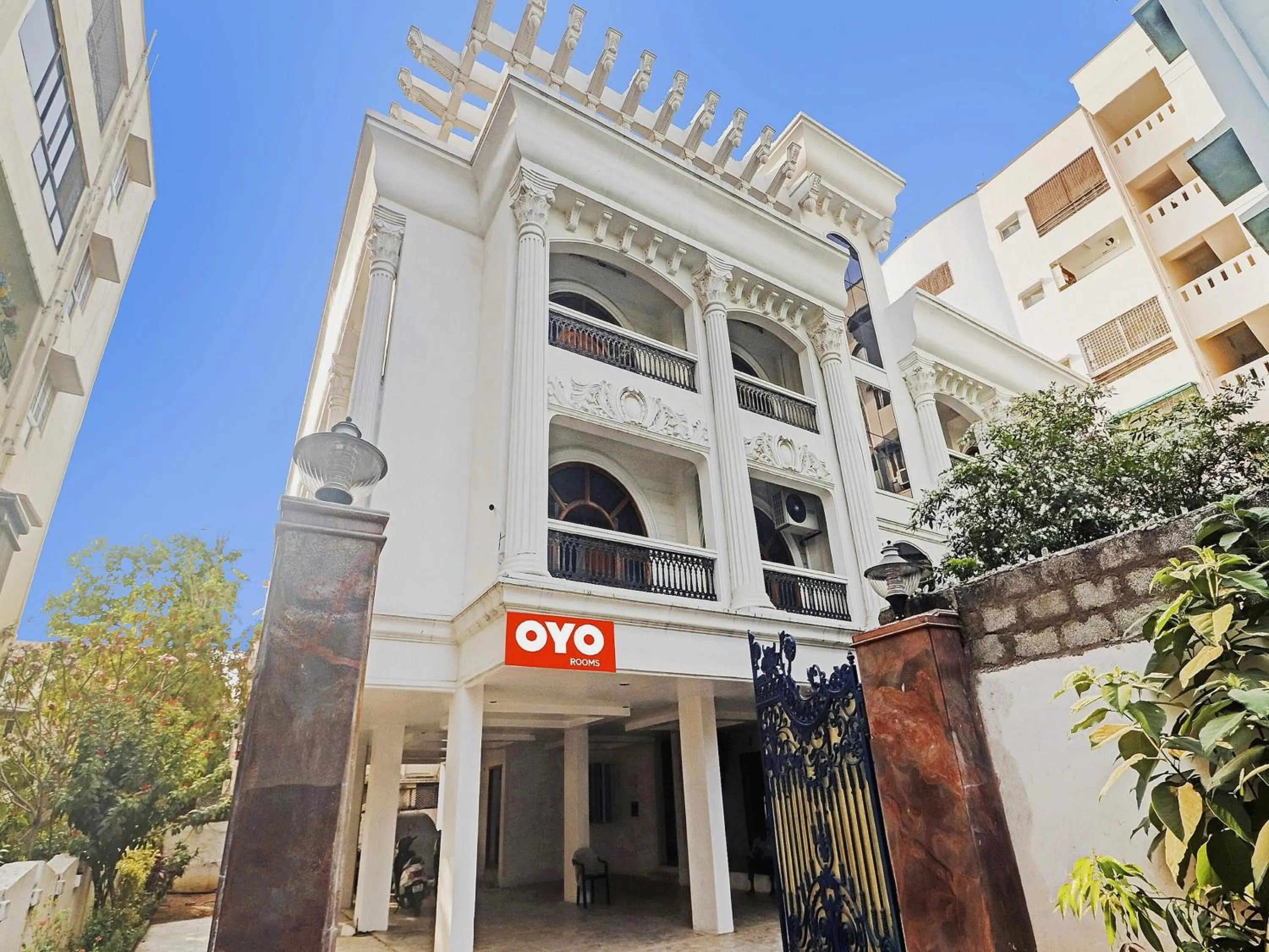 Facade/entrance in Super Hotel O Alpine Glow Crest