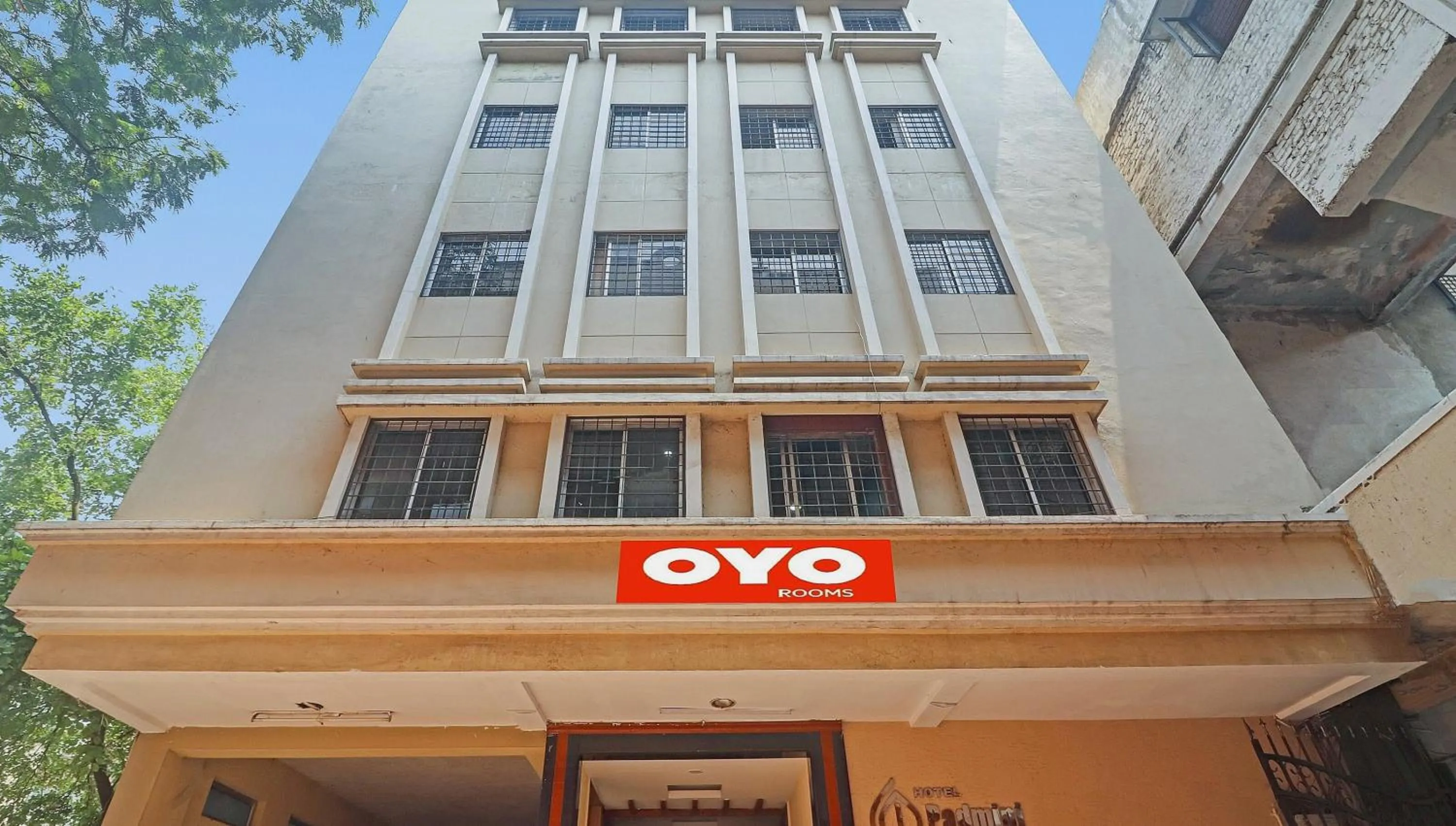Facade/entrance in Hotel O Padmini Near Lakdikapool Metro Station