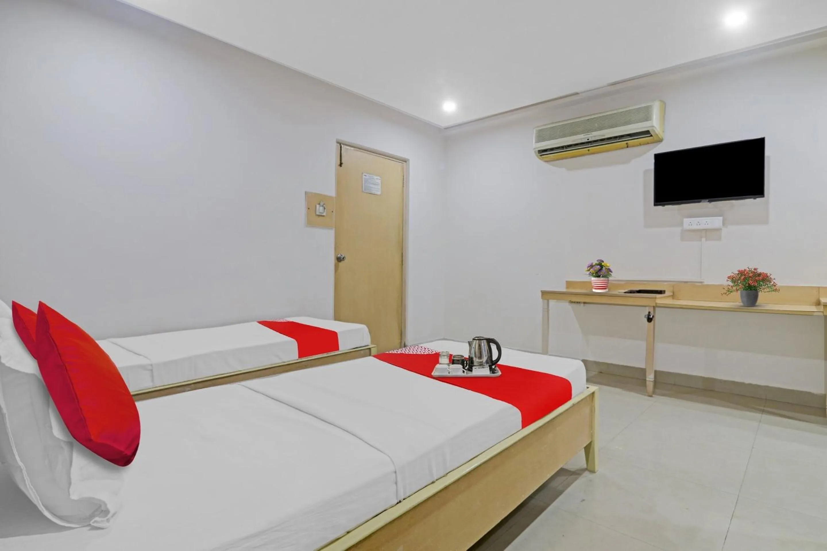 Bedroom, Bed in Hotel O Padmini Near Lakdikapool Metro Station