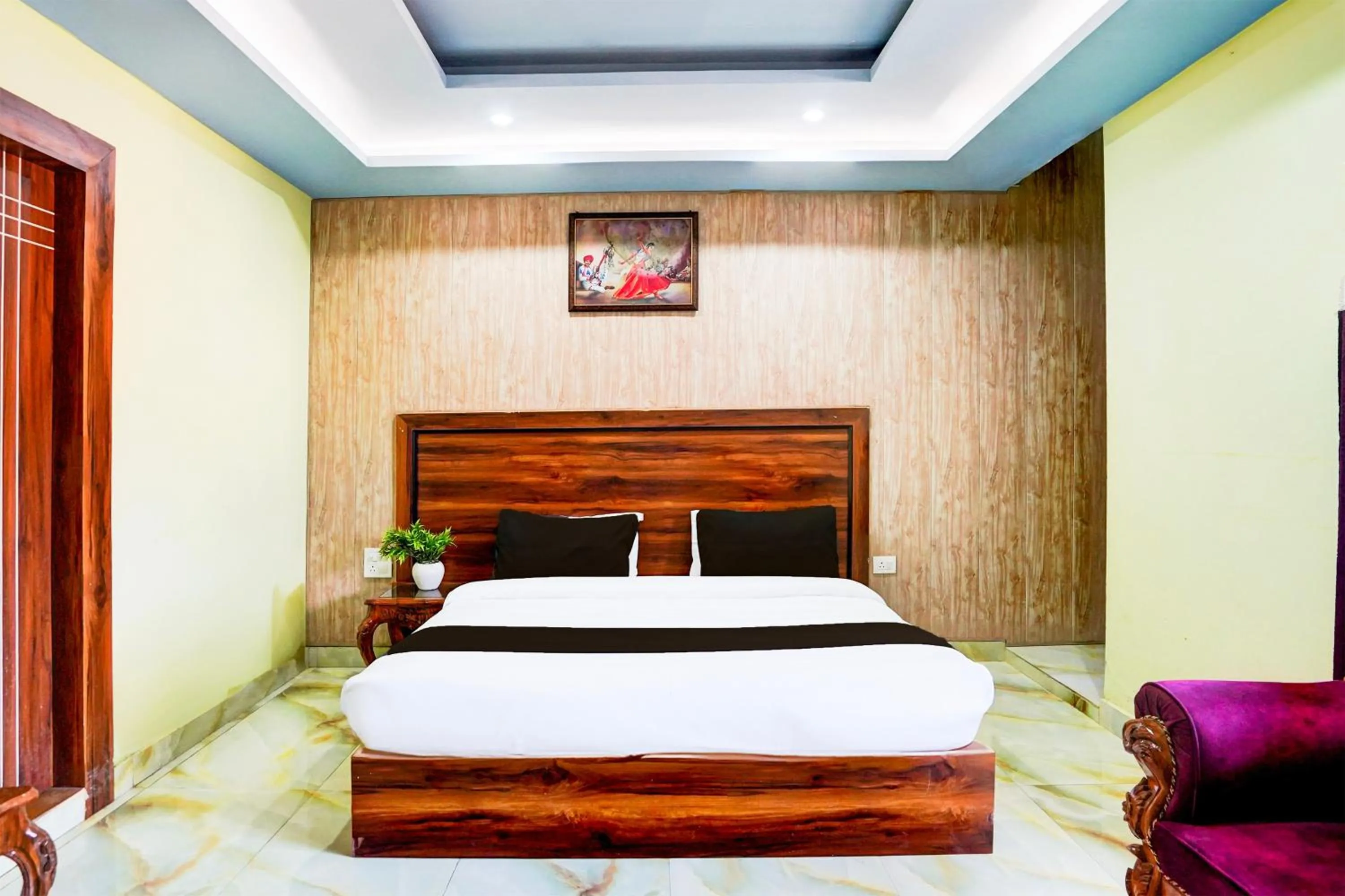 Bedroom, Bed in Hotel O Balaknath Temple Road Tapovan