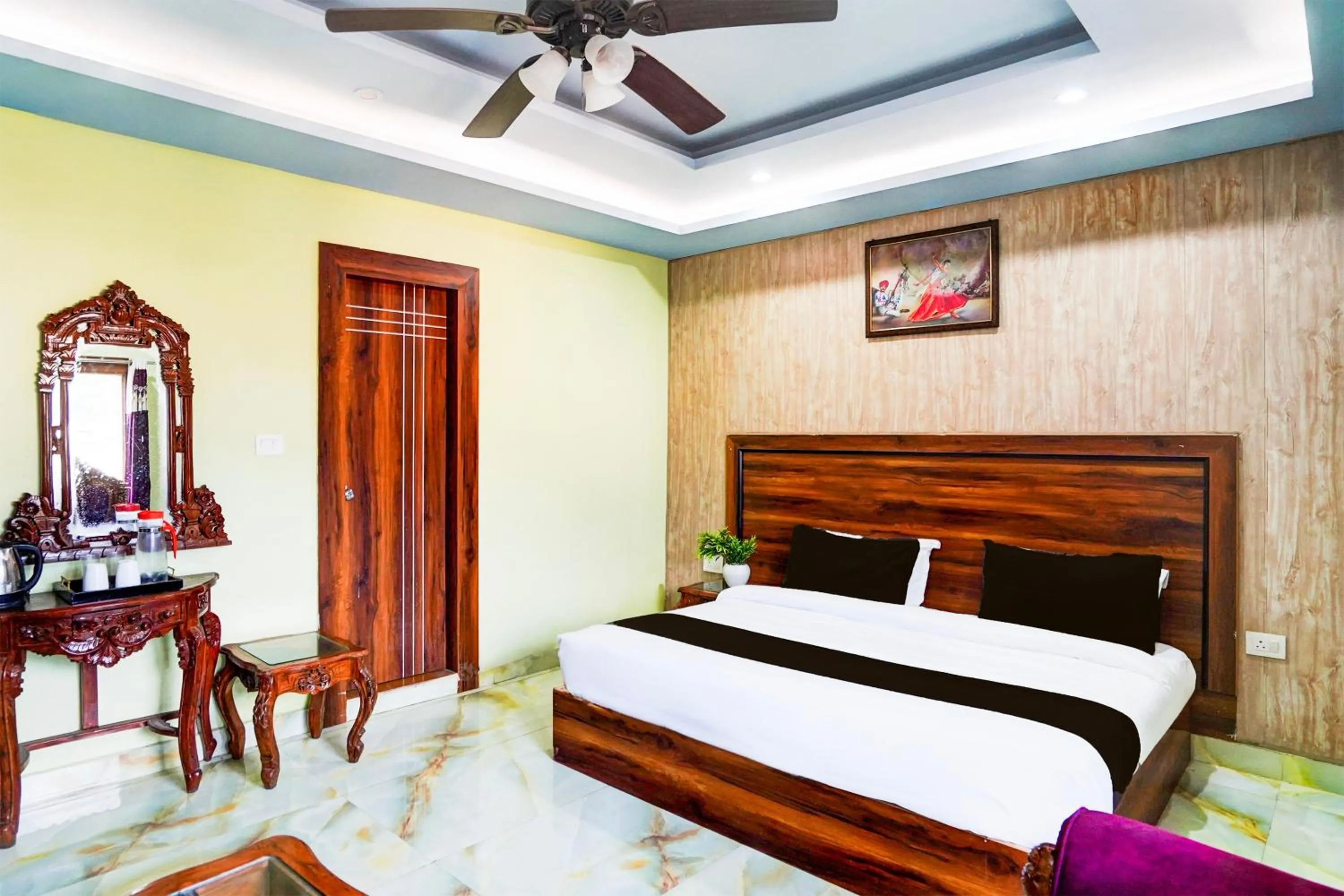 Bedroom, Bed in Hotel O Balaknath Temple Road Tapovan