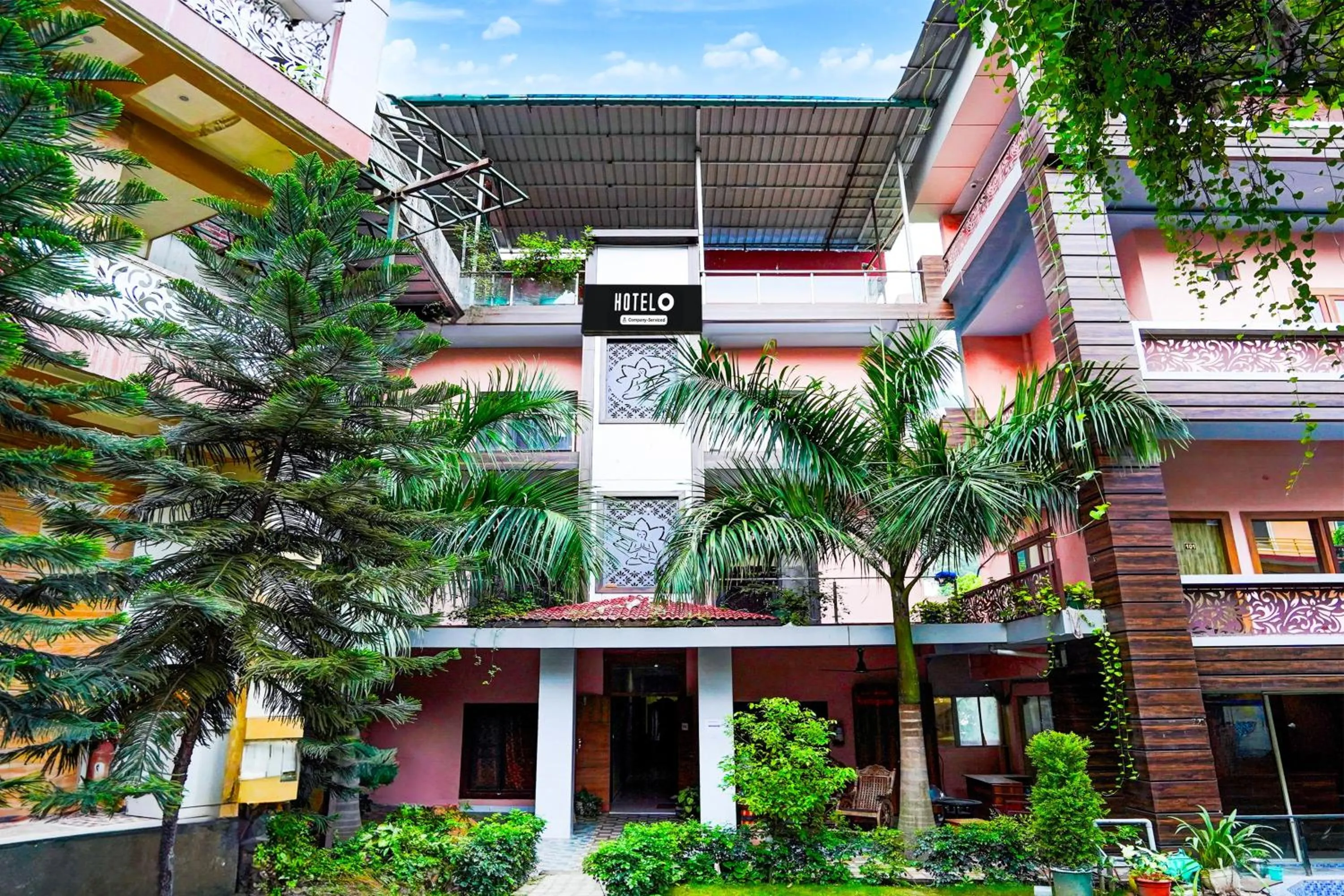 Facade/entrance in Hotel O Balaknath Temple Road Tapovan