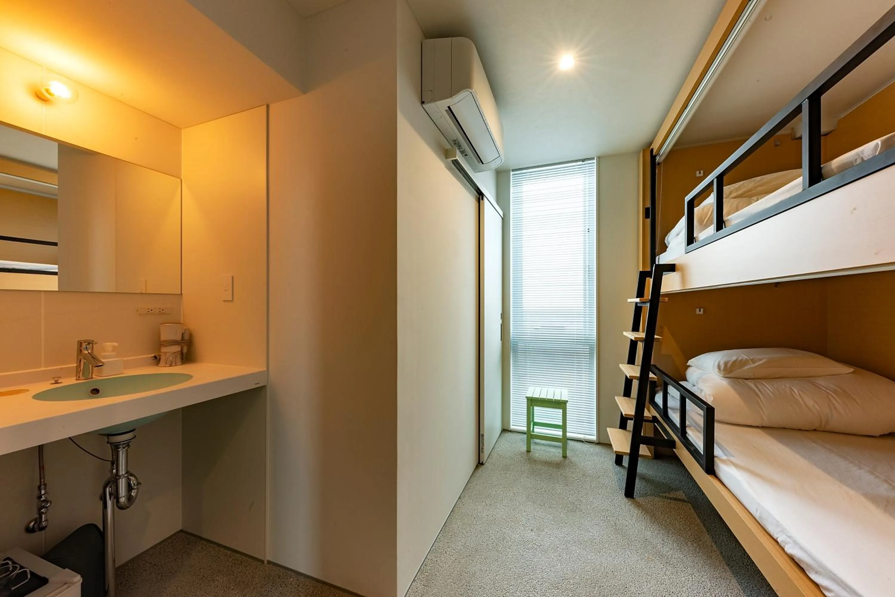 bunk bed, Bed in plat hostel keikyu kamakura wave