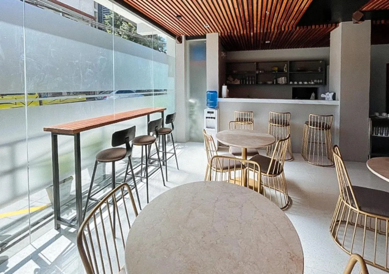 Restaurant/places to eat in RedDoorz near Southwestern University