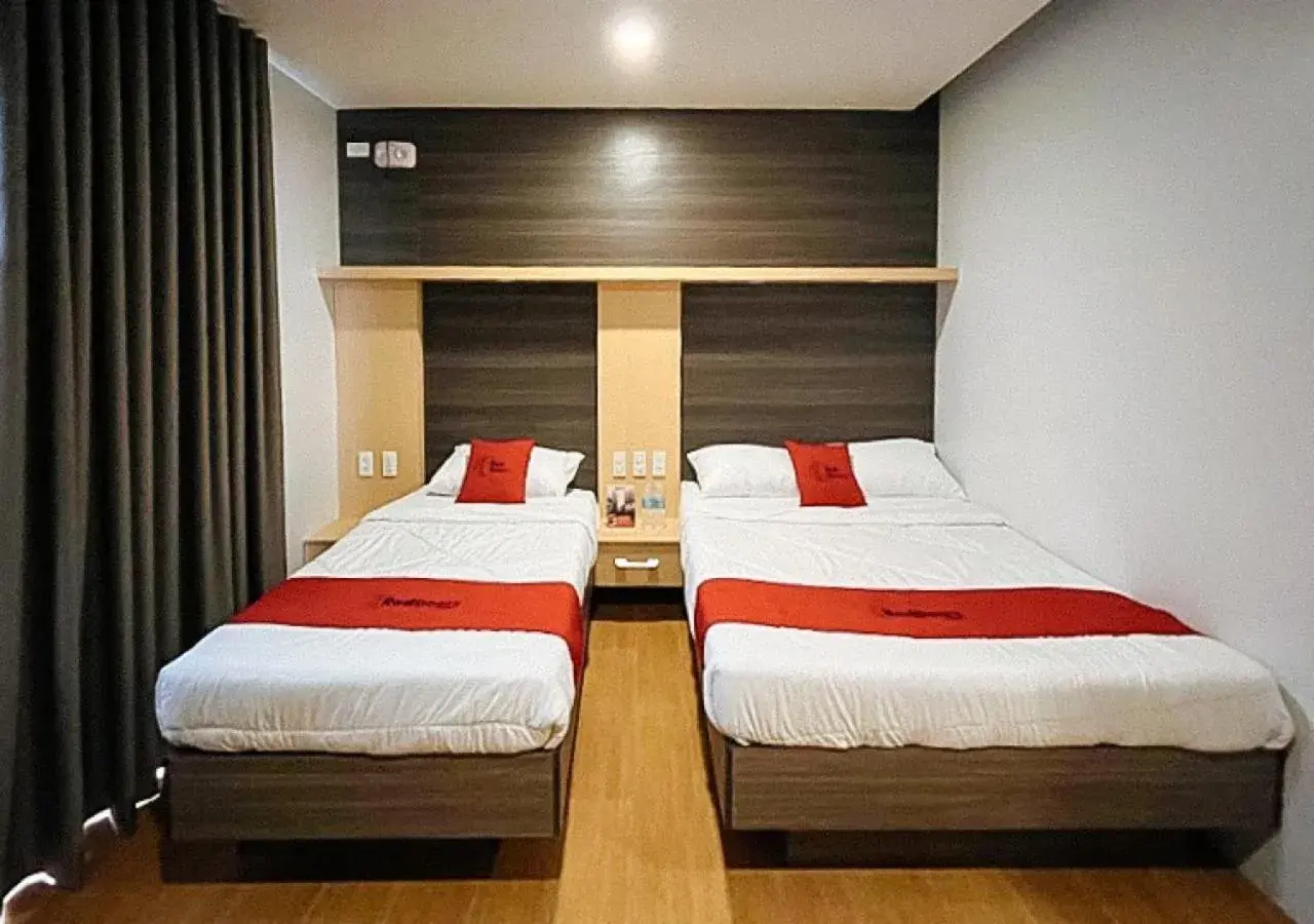 Bedroom, Bed in RedDoorz near Southwestern University Bedroom, Bed in RedDoorz near Southwestern University