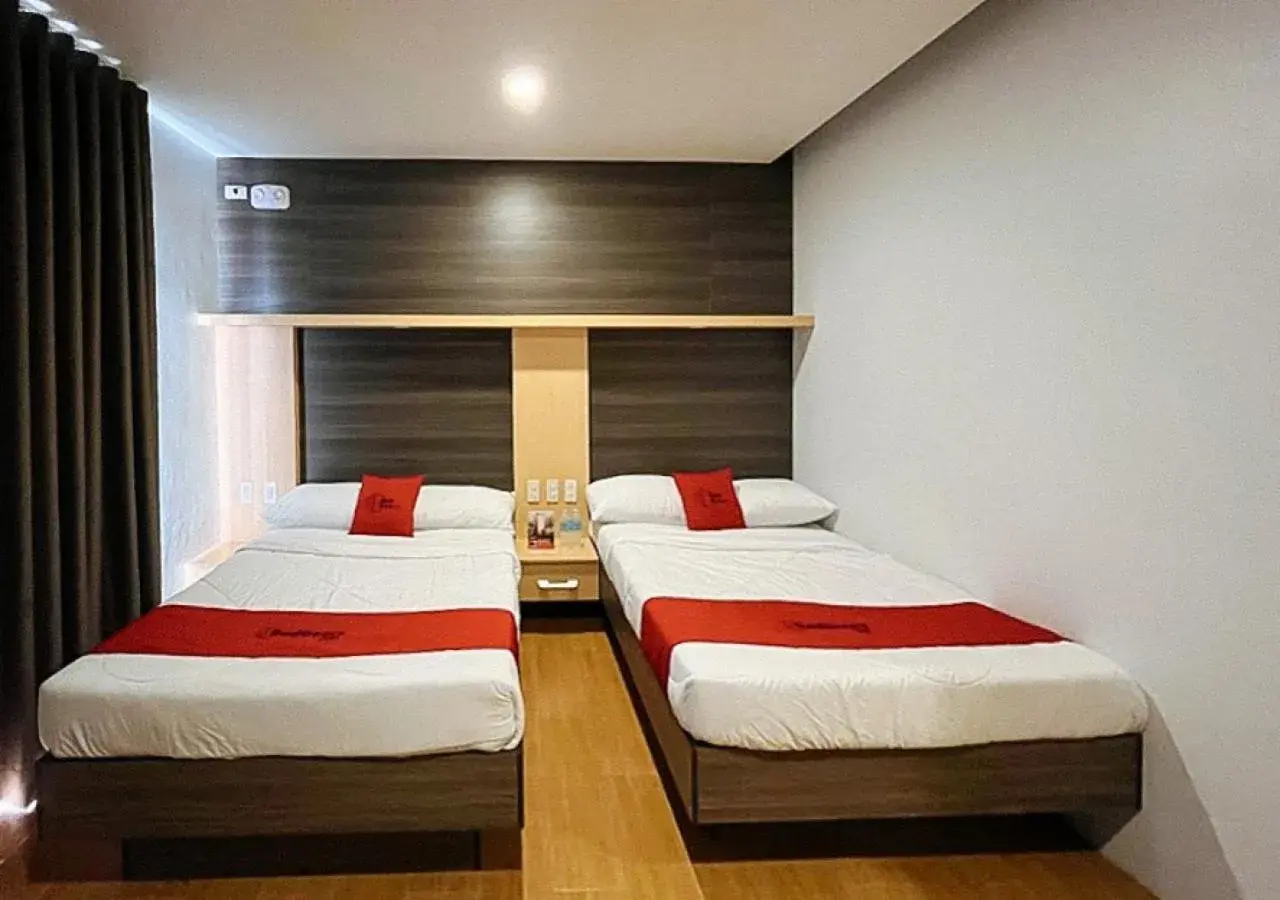 Bed in RedDoorz near Southwestern University Bed in RedDoorz near Southwestern University