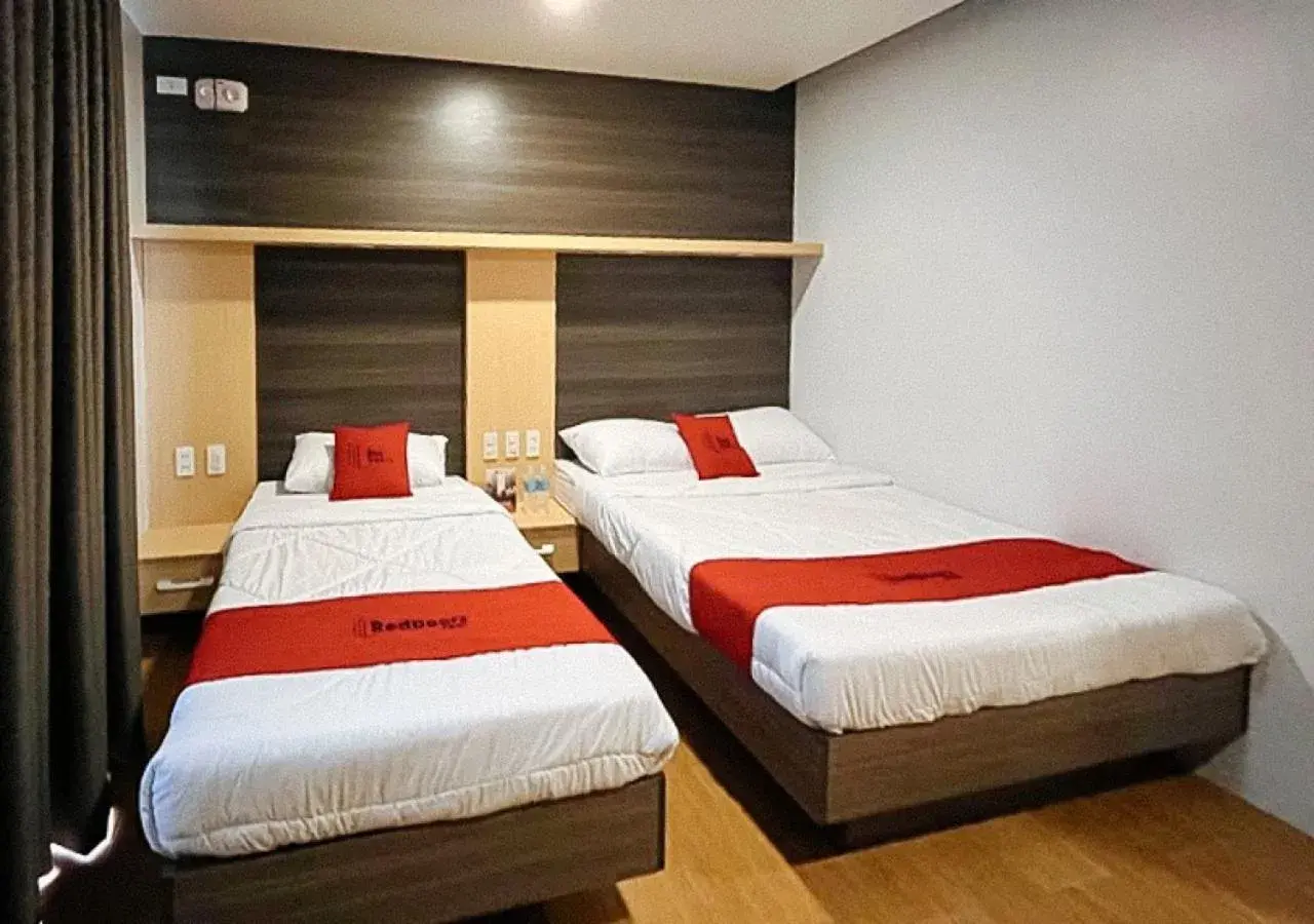 Bed in RedDoorz near Southwestern University Bed in RedDoorz near Southwestern University