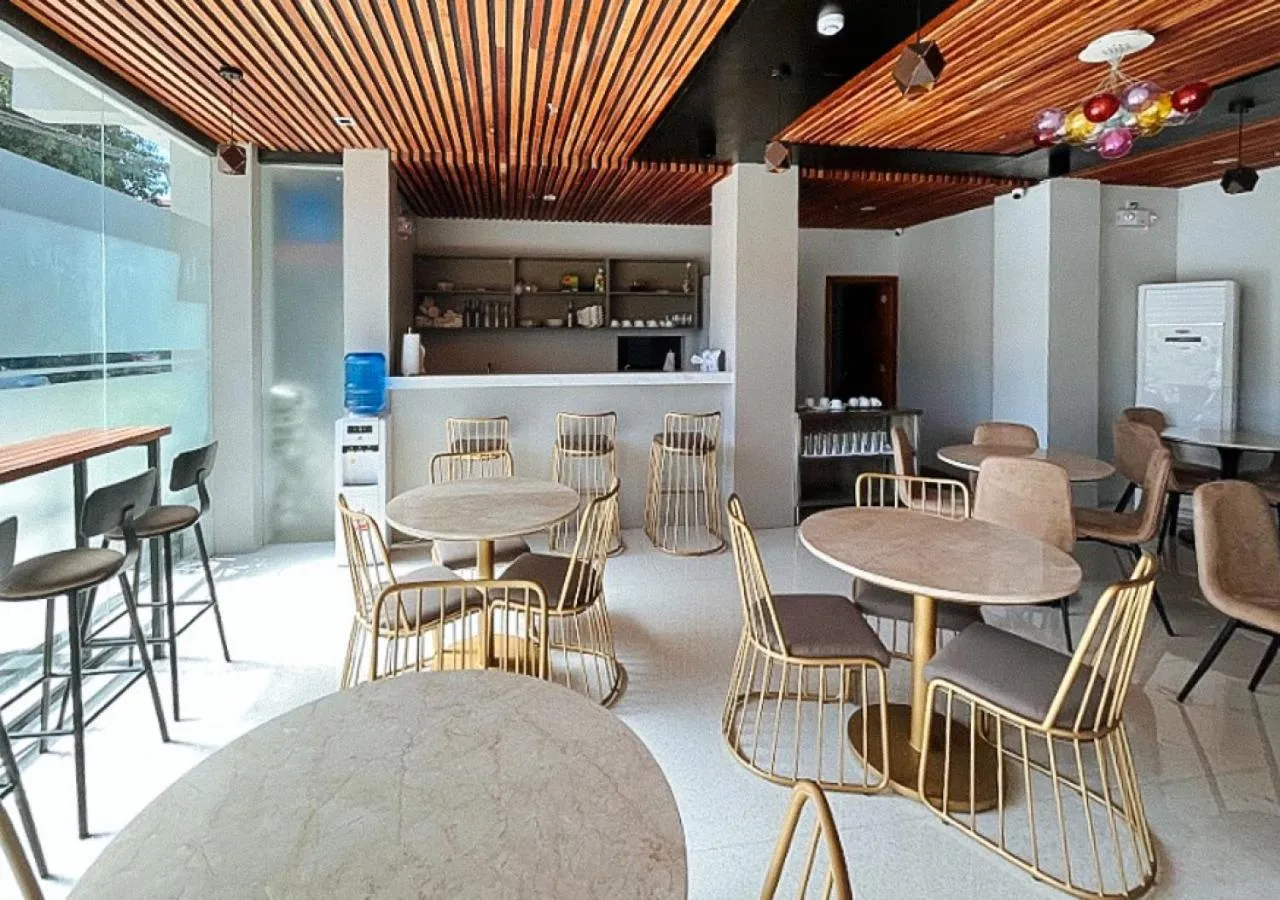 Restaurant/places to eat in RedDoorz near Southwestern University