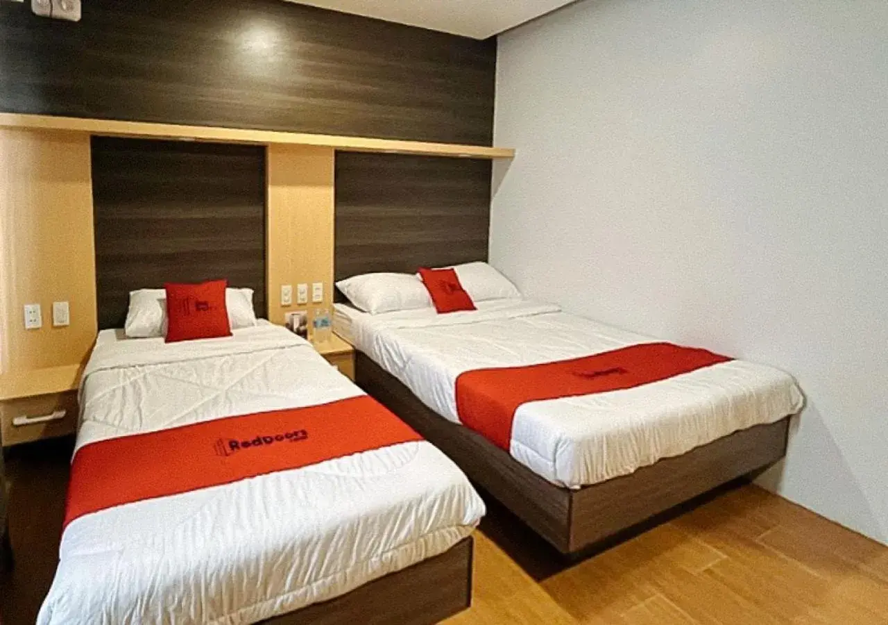 Bed in RedDoorz near Southwestern University Bed in RedDoorz near Southwestern University
