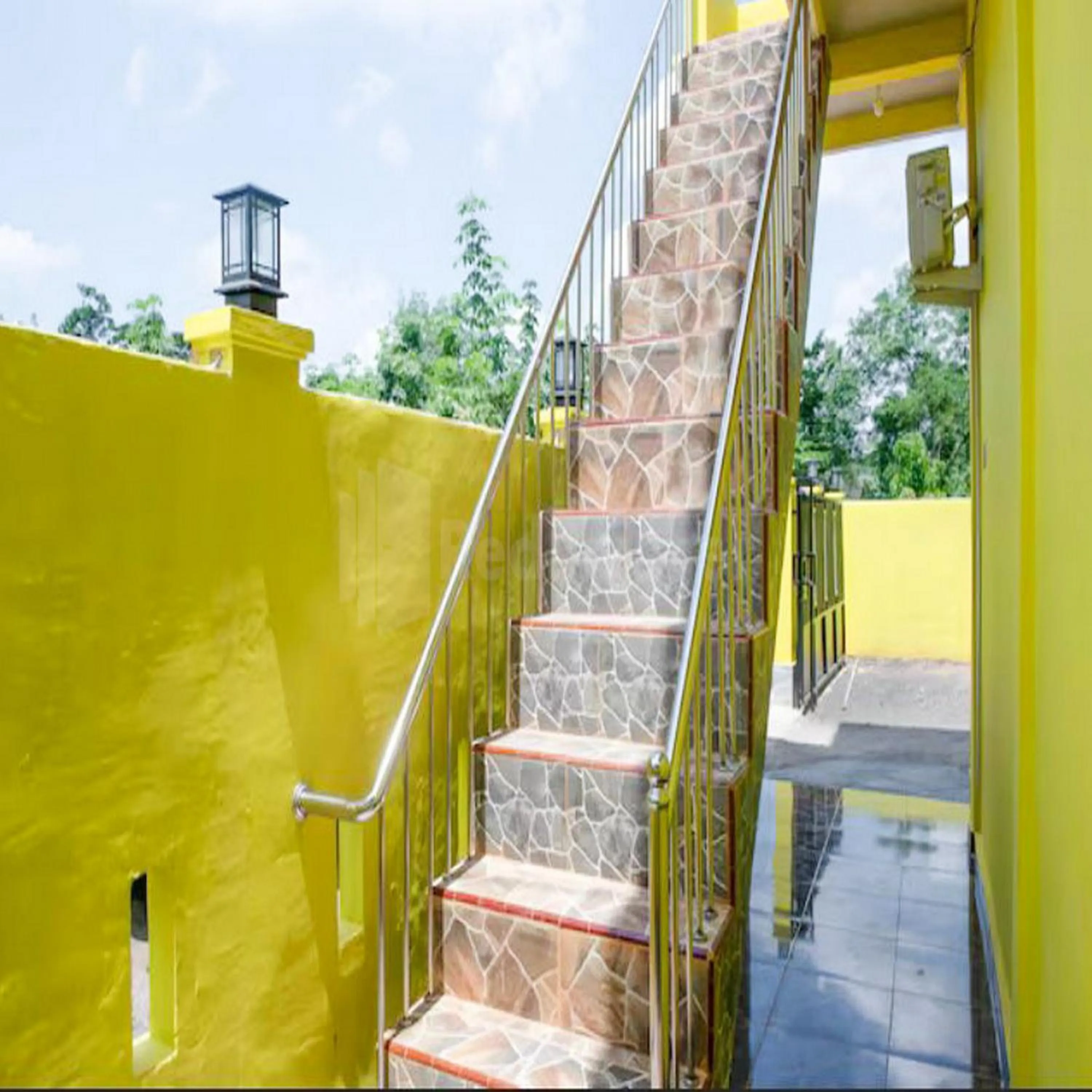 Property building in Wisma Pinggir Mitra RedDoorz