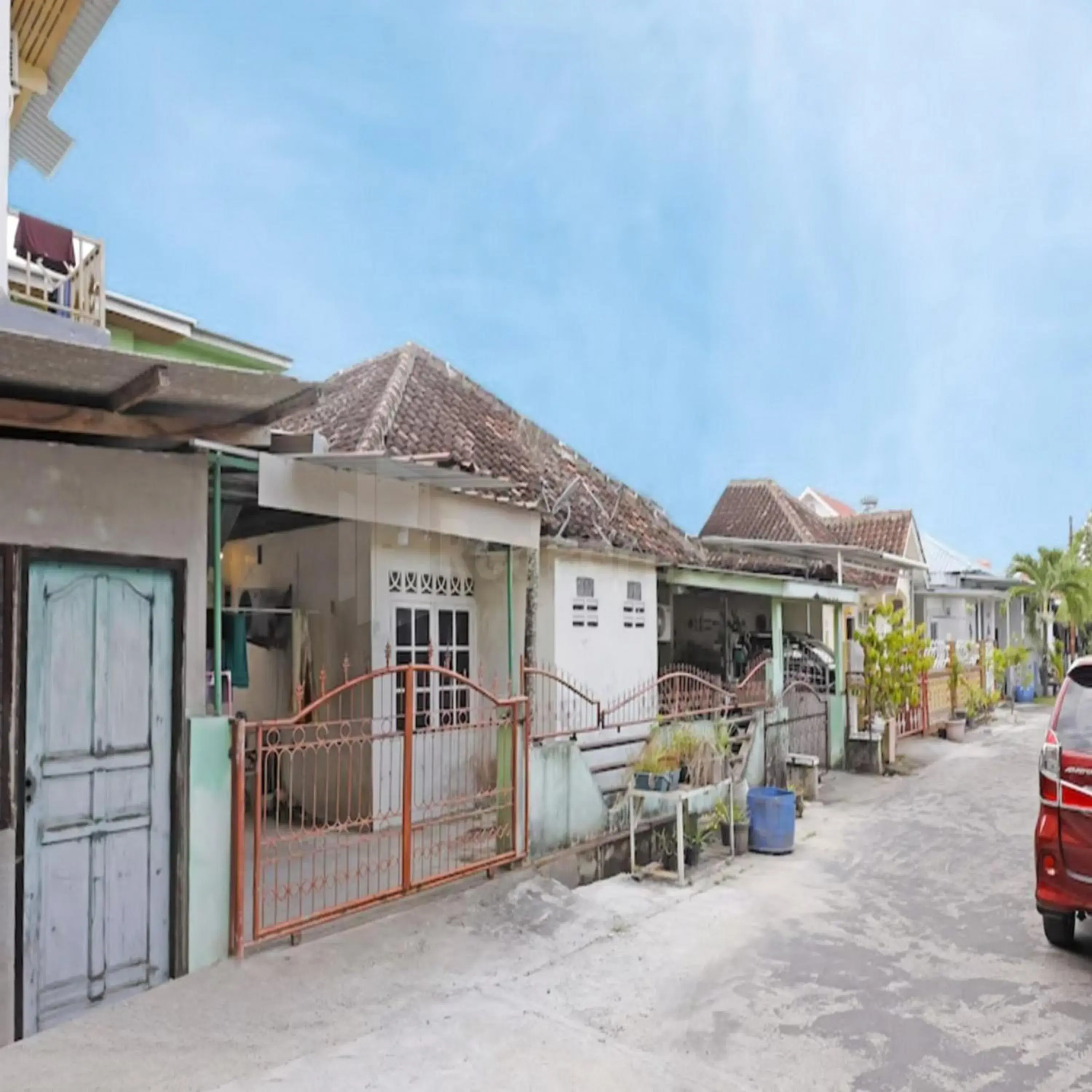 Facade/entrance in Wisma Pinggir Mitra RedDoorz Facade/entrance in Wisma Pinggir Mitra RedDoorz