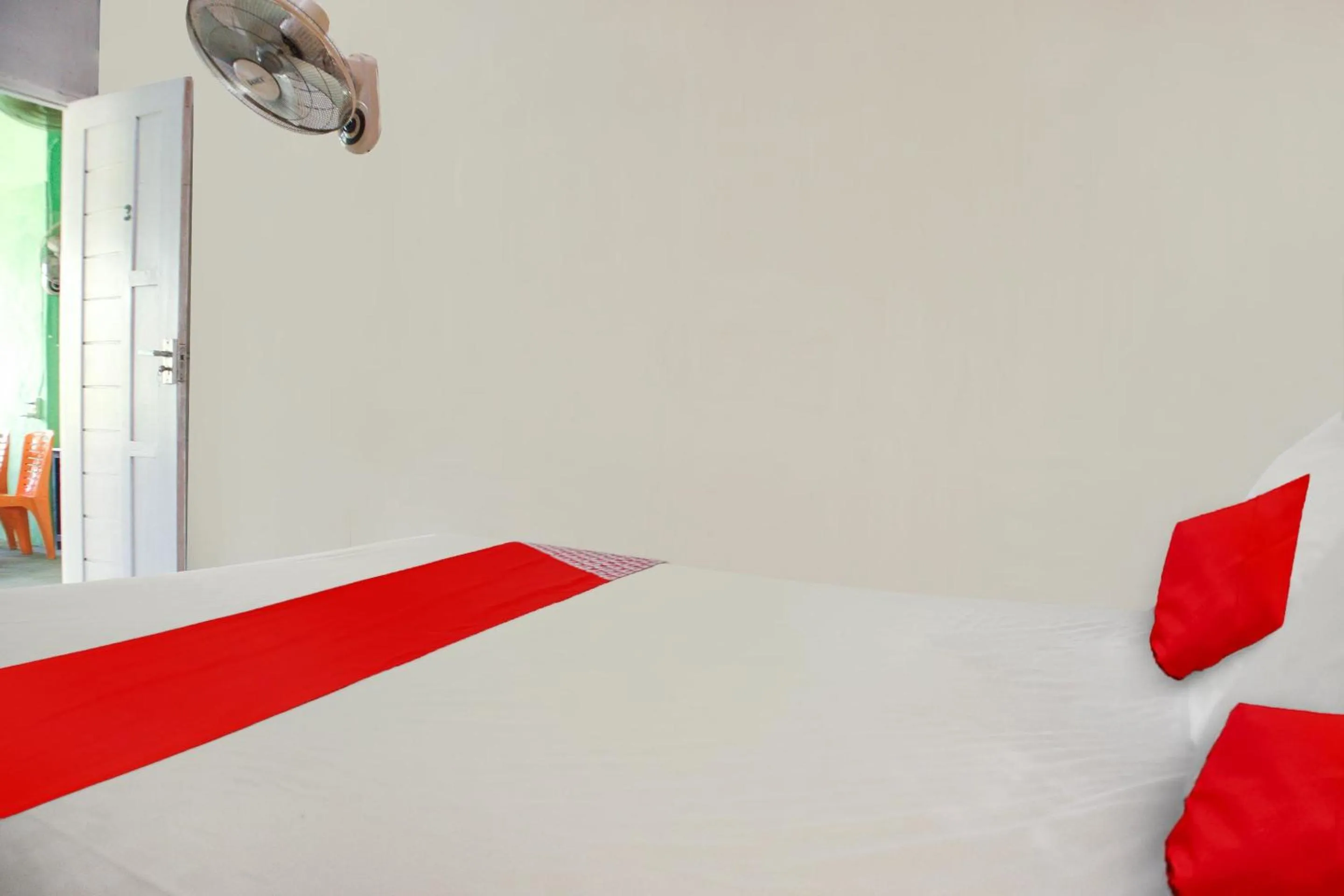 Bedroom, Bed in OYO 91051 Penginapan Pondok Ratu 354