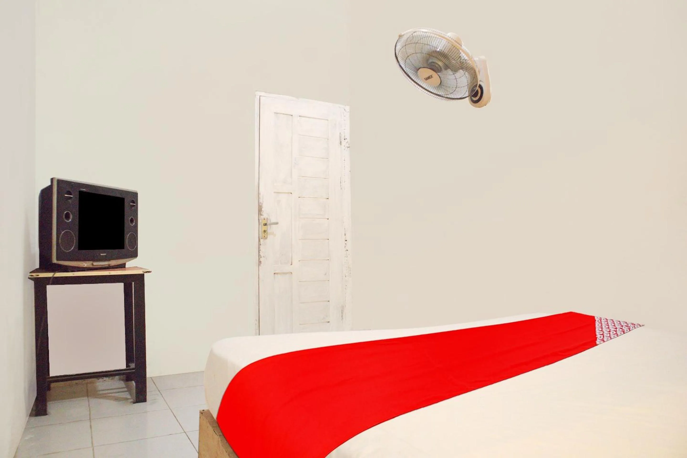 Bedroom, Bed in OYO 91051 Penginapan Pondok Ratu 354