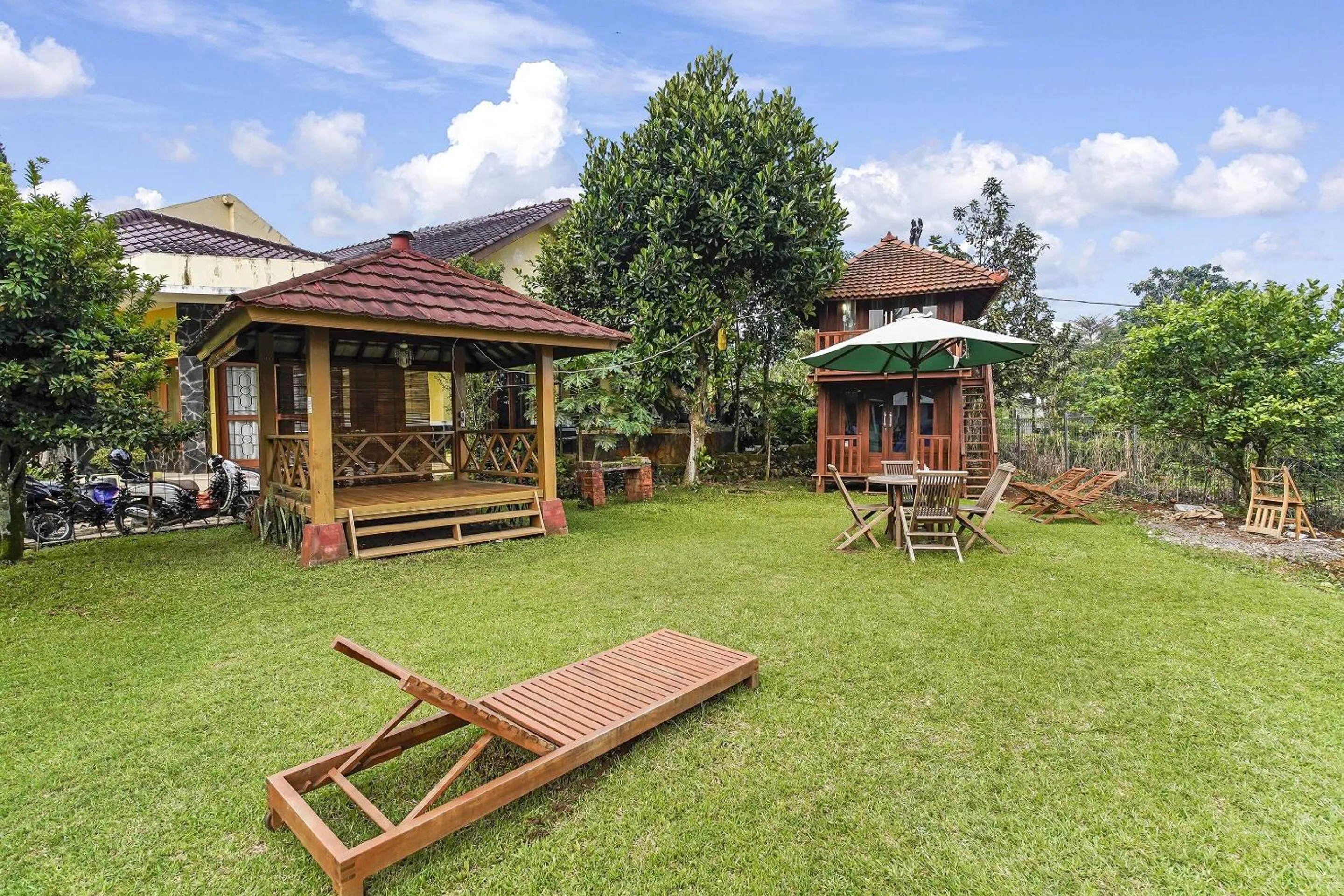 Facade/entrance in SPOT ON 91107 Villa Galaxy Resort