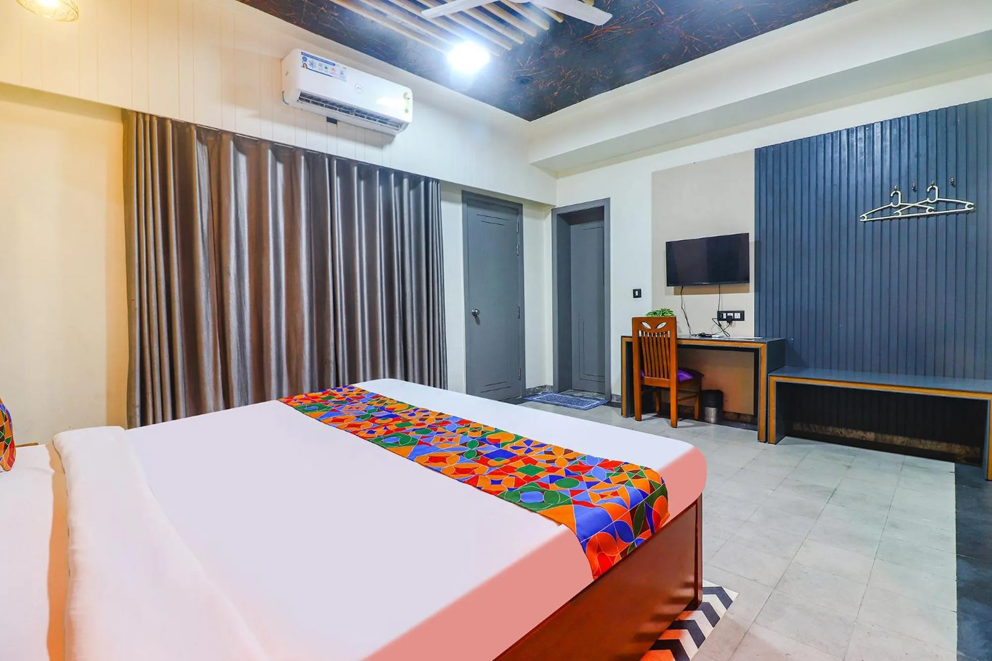 Bedroom, Bed in Via Be Happy