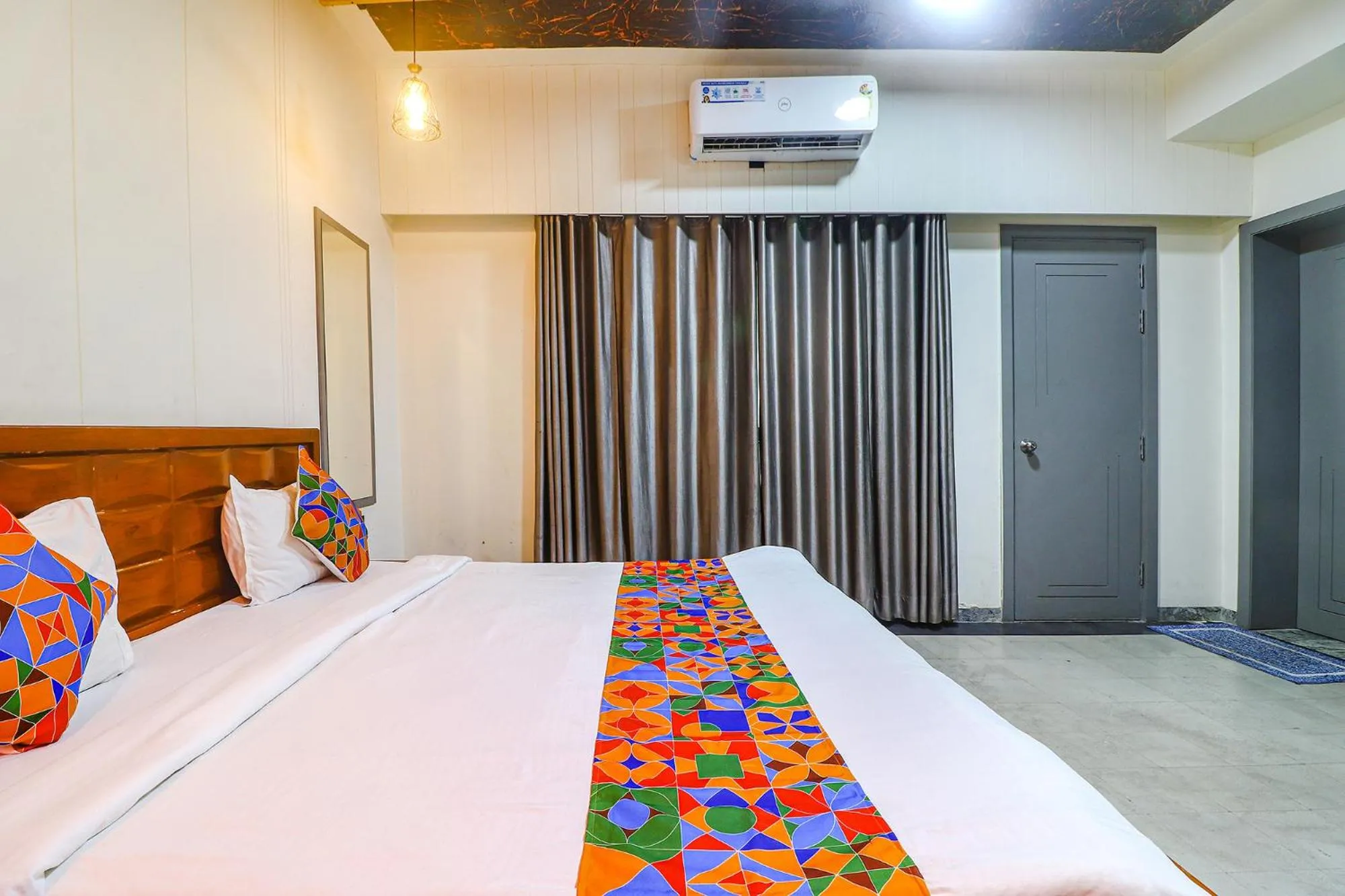 Bedroom, Bed in Via Be Happy