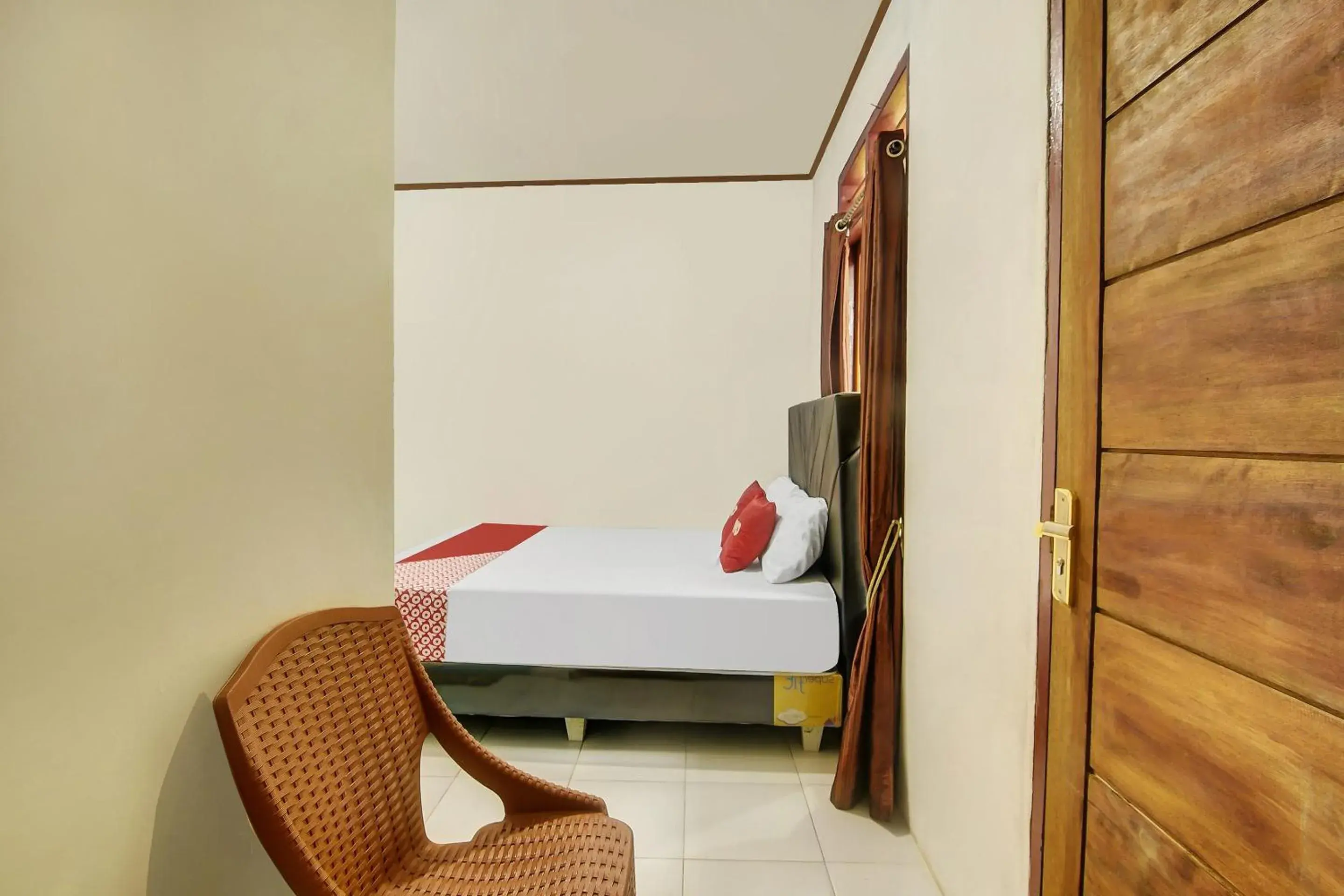 Bedroom in Hotel O Desa Wisata Marinsow Near Gereja Pantekosta Marinsow Bedroom in Hotel O Desa Wisata Marinsow Near Gereja Pantekosta Marinsow