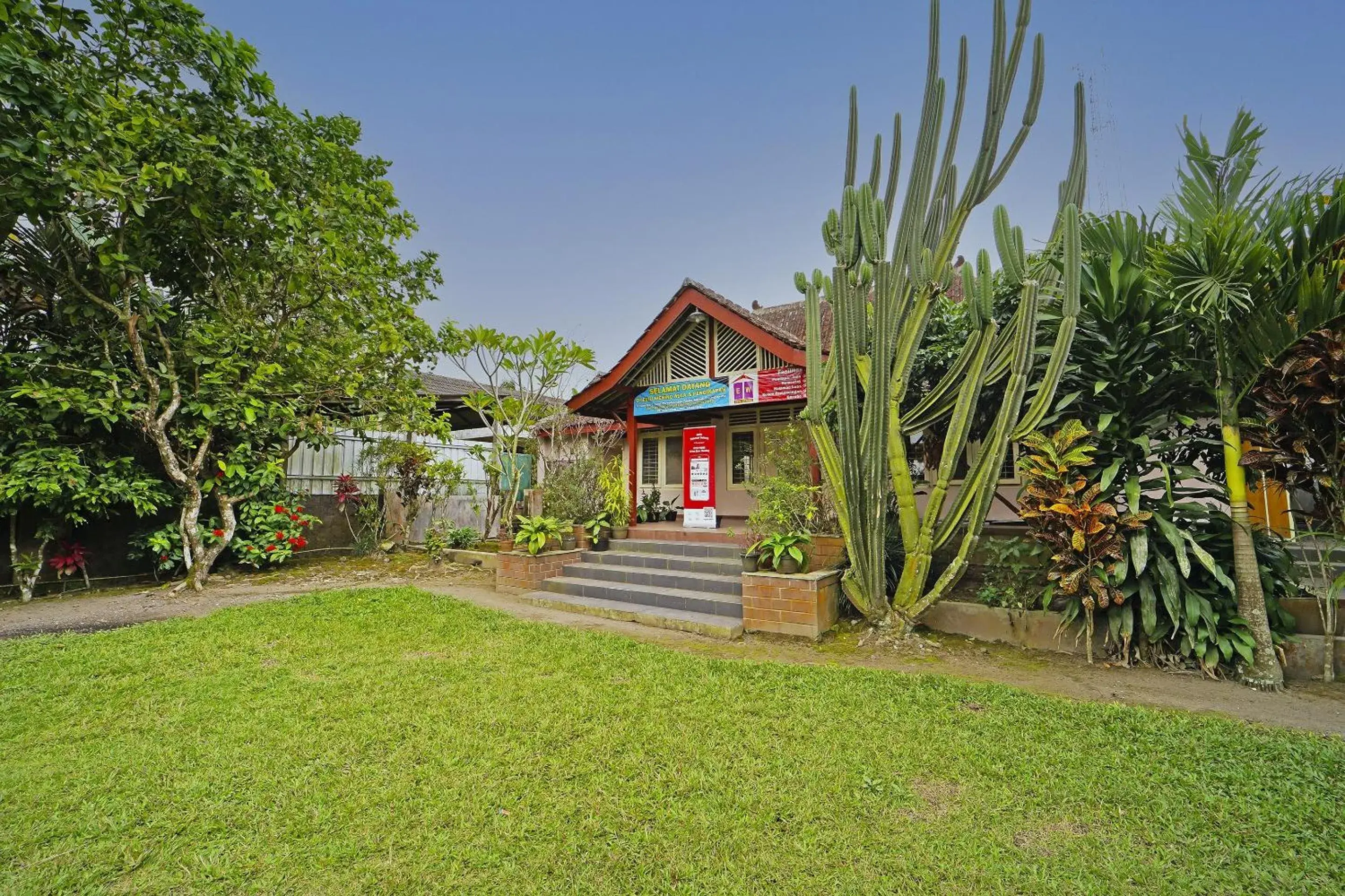 Facade/entrance in Hotel O Griya Estu Wening Facade/entrance in Hotel O Griya Estu Wening