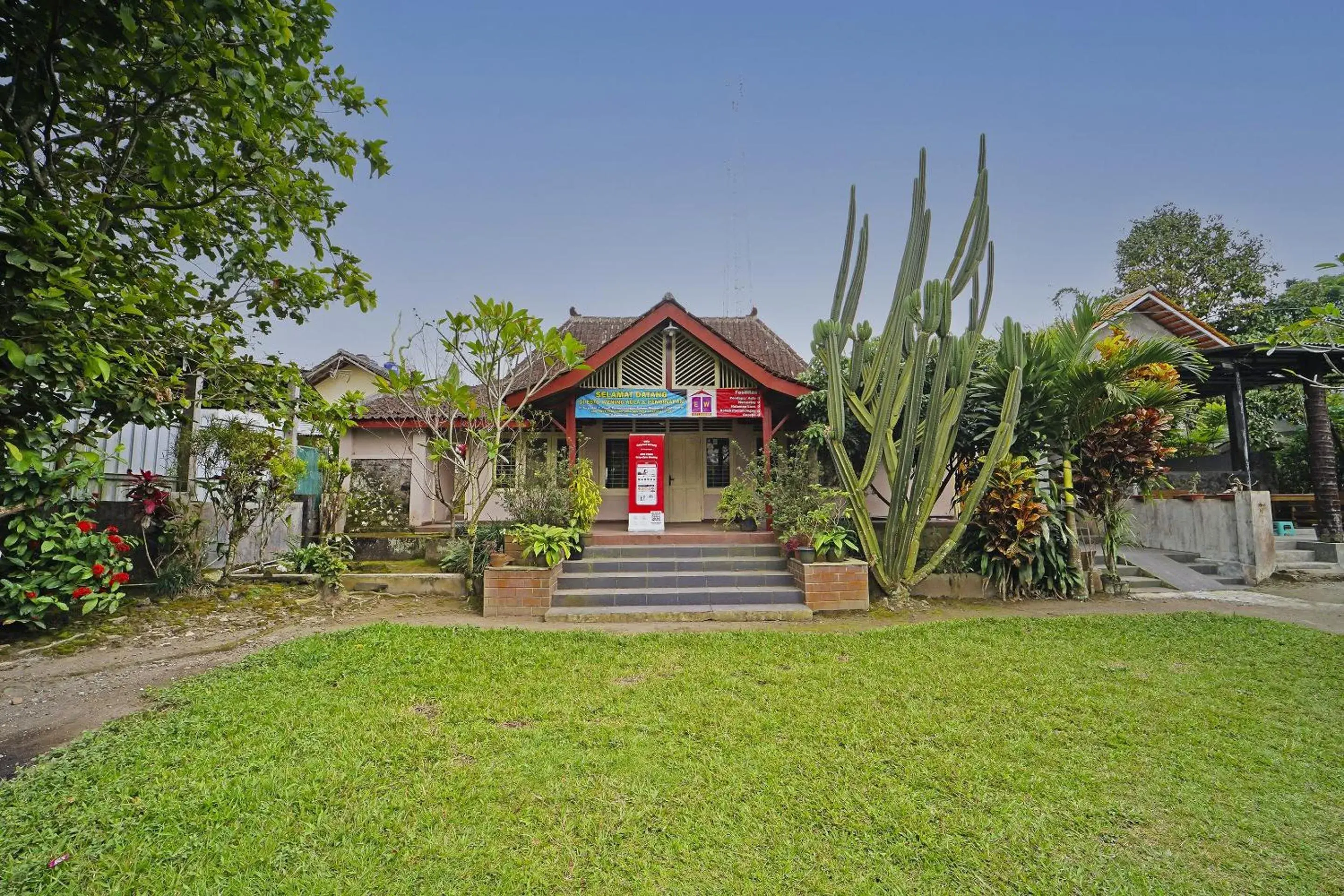 Facade/entrance in Hotel O Griya Estu Wening Facade/entrance in Hotel O Griya Estu Wening