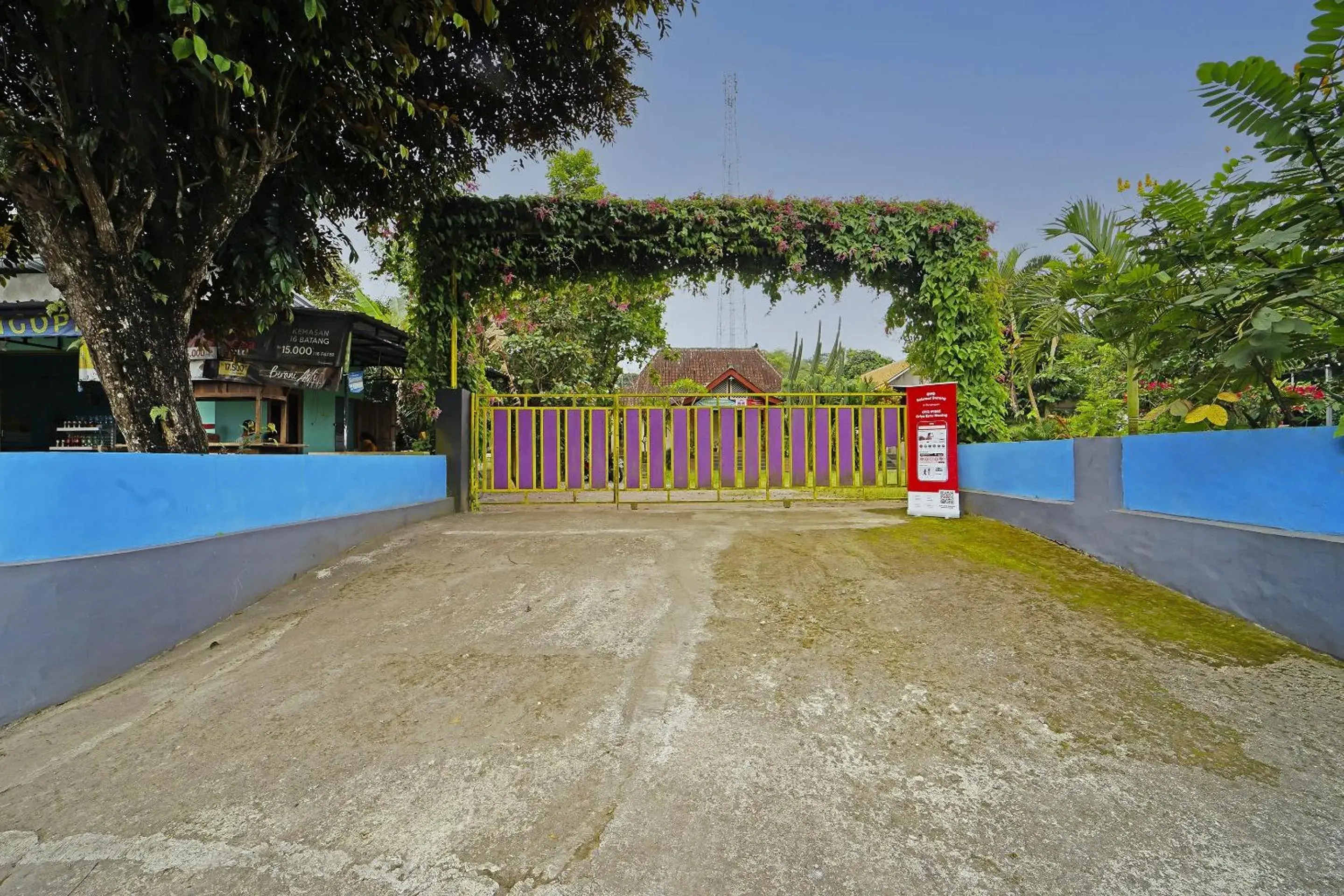 Facade/entrance in Hotel O Griya Estu Wening Facade/entrance in Hotel O Griya Estu Wening
