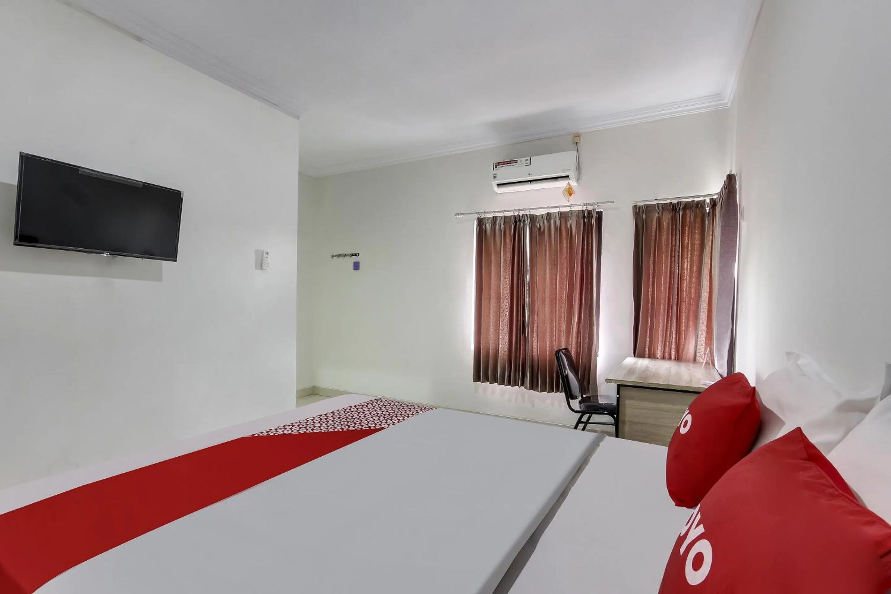 Bedroom, Bed in Hotel O Nathania Exclusive
