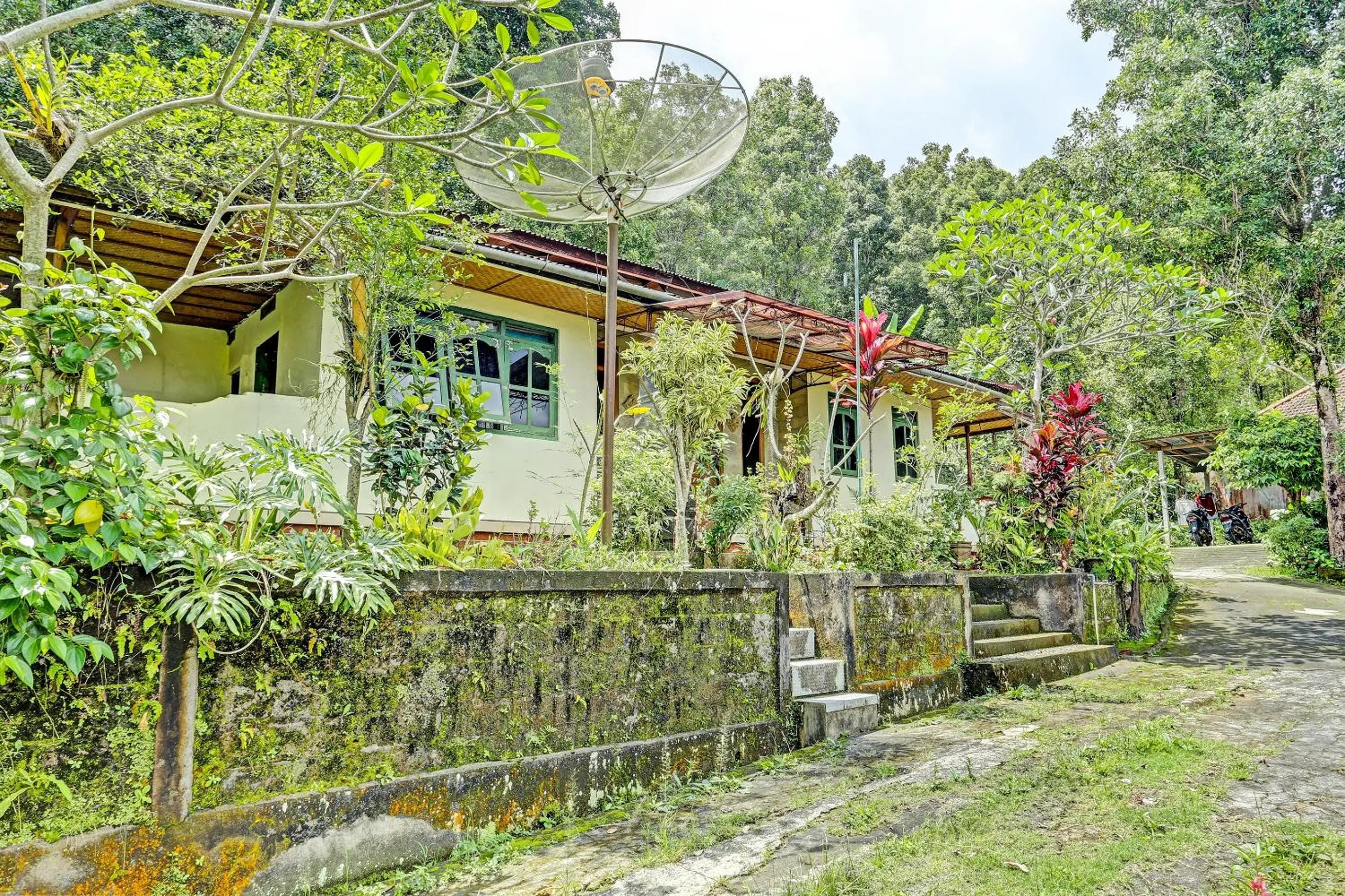 Facade/entrance in Hotel O Desa Wisata Banyuatis