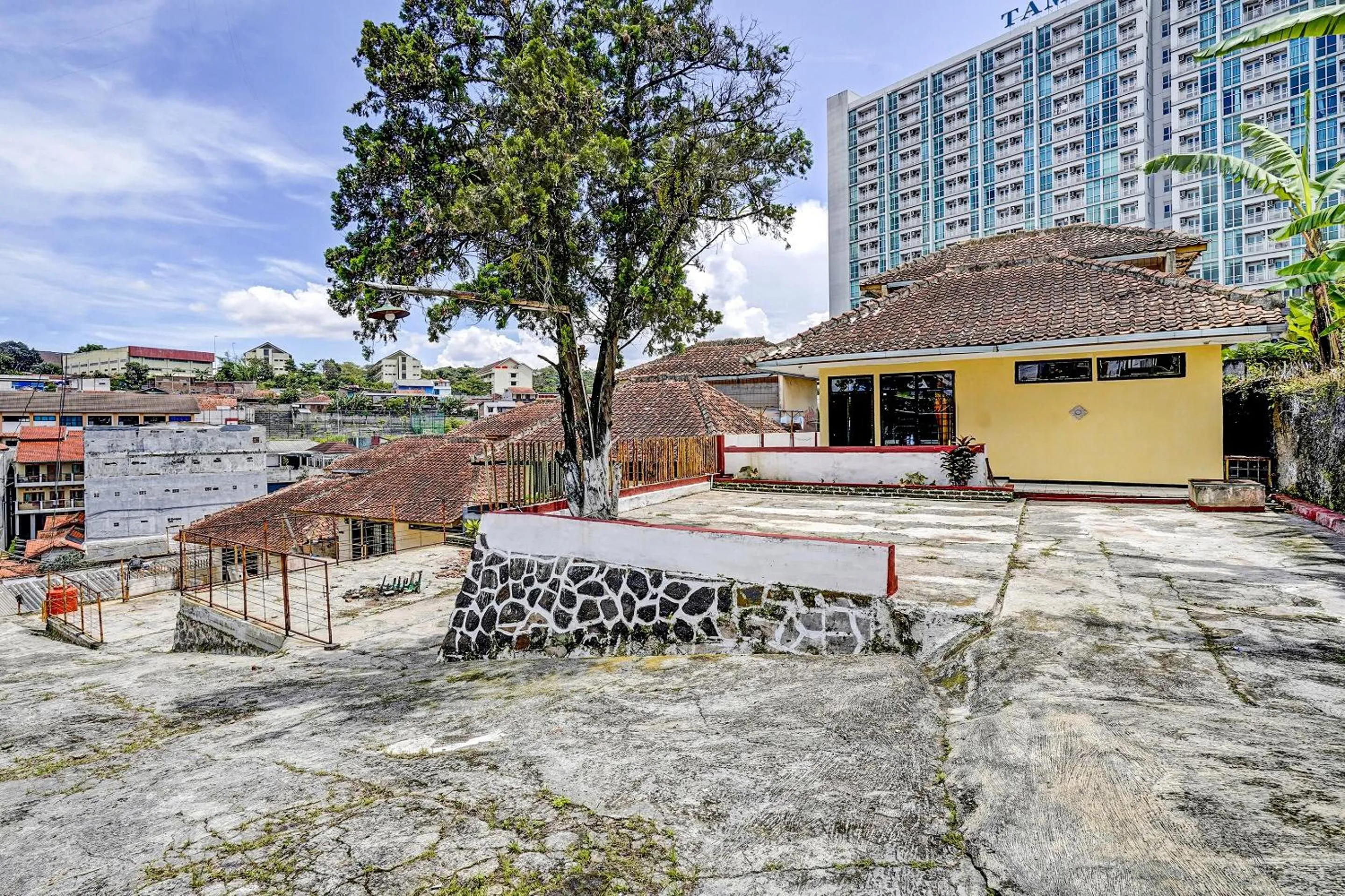 Facade/entrance in OYO Life 91116 Pelangi Residence Syariah