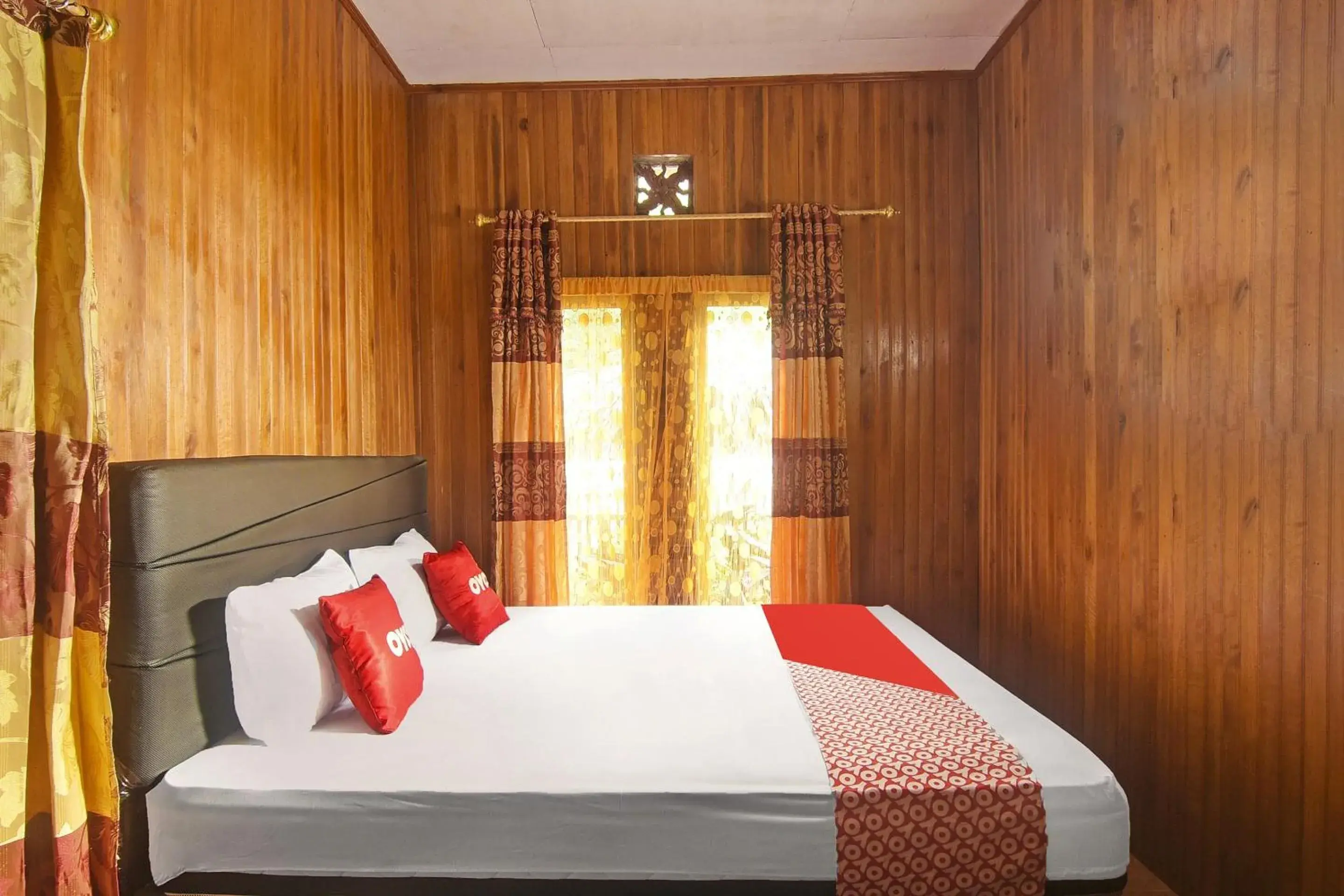Standard Double Room in OYO Homes 91118 Homesstay Desa Wisata Budo Near Desa Wisata Budo Standard Double Room in OYO Homes 91118 Homesstay Desa Wisata Budo Near Desa Wisata Budo