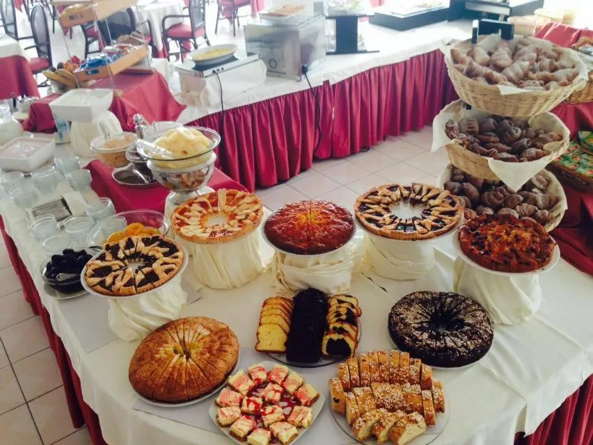 Restaurant/places to eat in Hotel Regina Fronte Mare