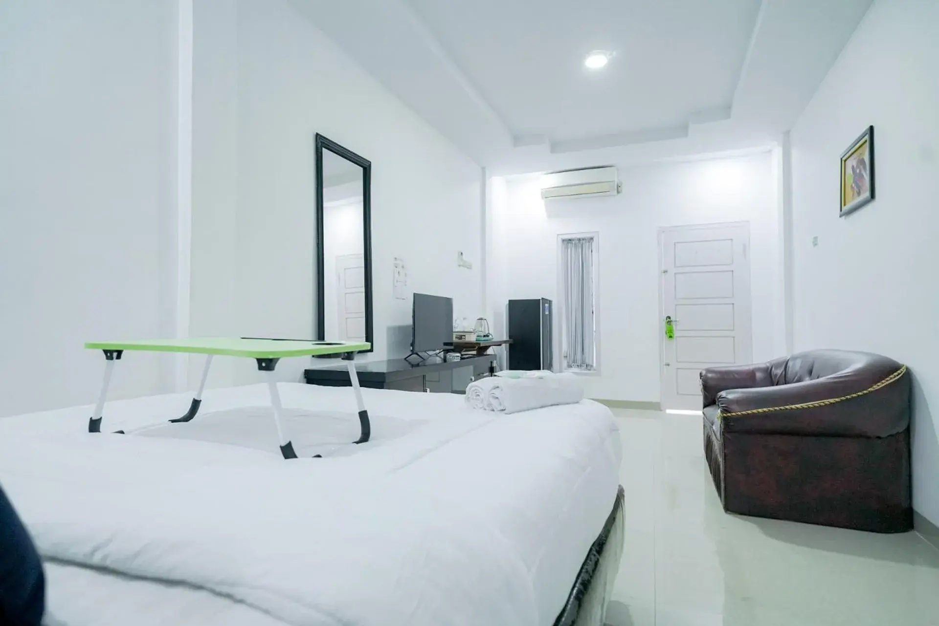 Photo of the whole room, Bed in Urbanview Hotel Pondok Indah Pringsewu By RedDoorz Photo of the whole room, Bed in Urbanview Hotel Pondok Indah Pringsewu By RedDoorz