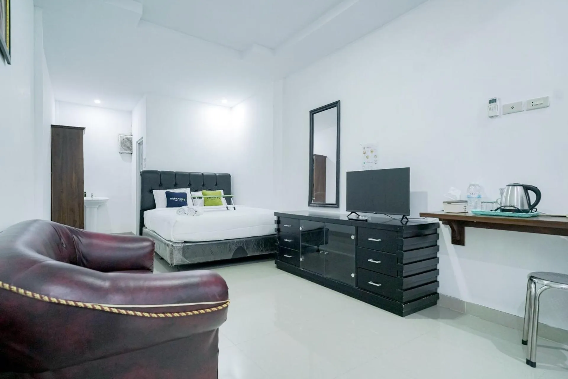 Bedroom, Bed in Urbanview Hotel Pondok Indah Pringsewu By RedDoorz