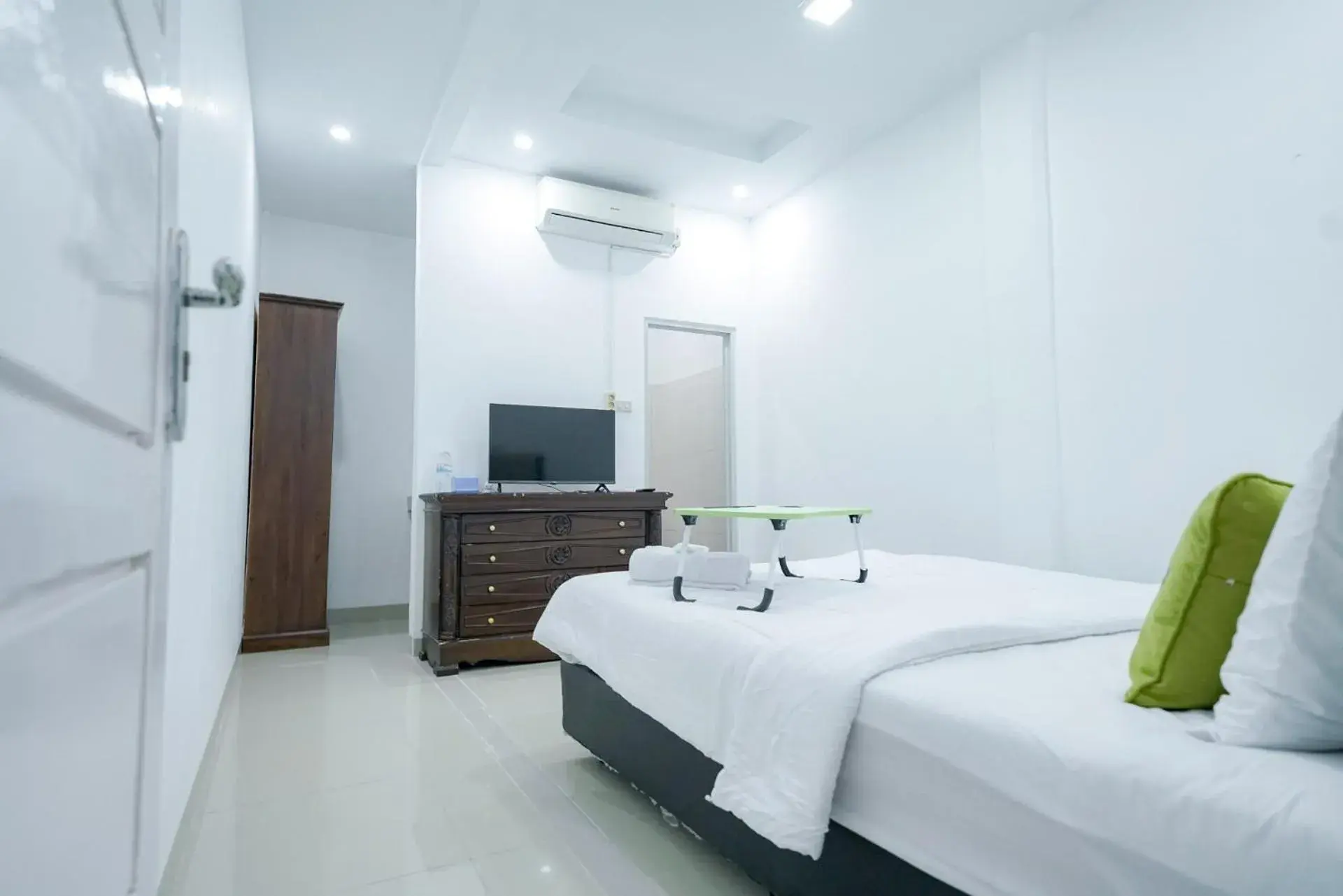 Photo of the whole room, Bed in Urbanview Hotel Pondok Indah Pringsewu By RedDoorz Photo of the whole room, Bed in Urbanview Hotel Pondok Indah Pringsewu By RedDoorz
