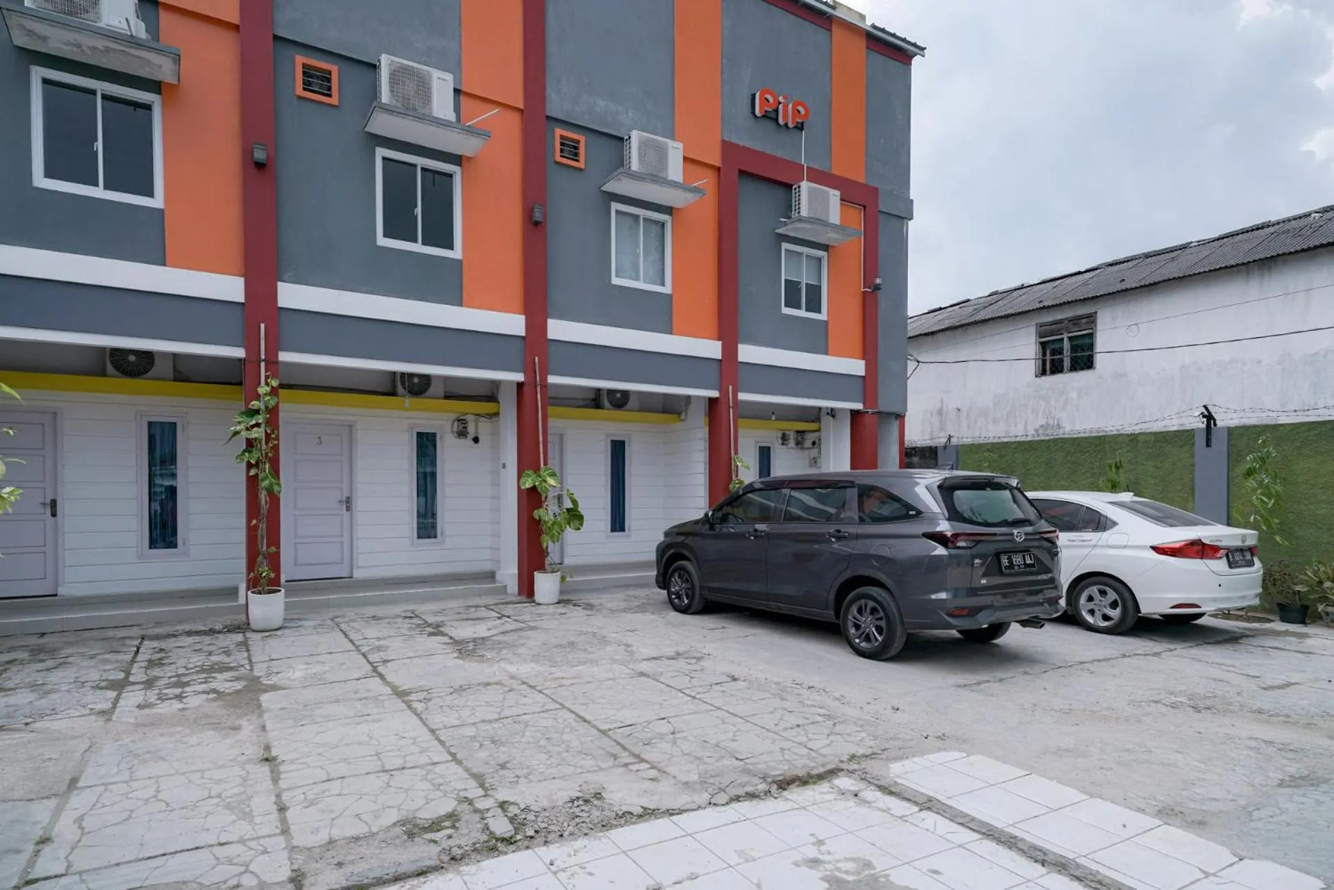 Facade/entrance in Urbanview Hotel Pondok Indah Pringsewu By RedDoorz