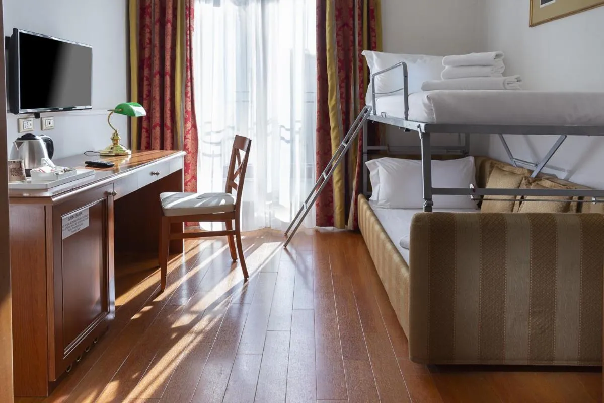 Family, Bed in Hotel Milton Roma