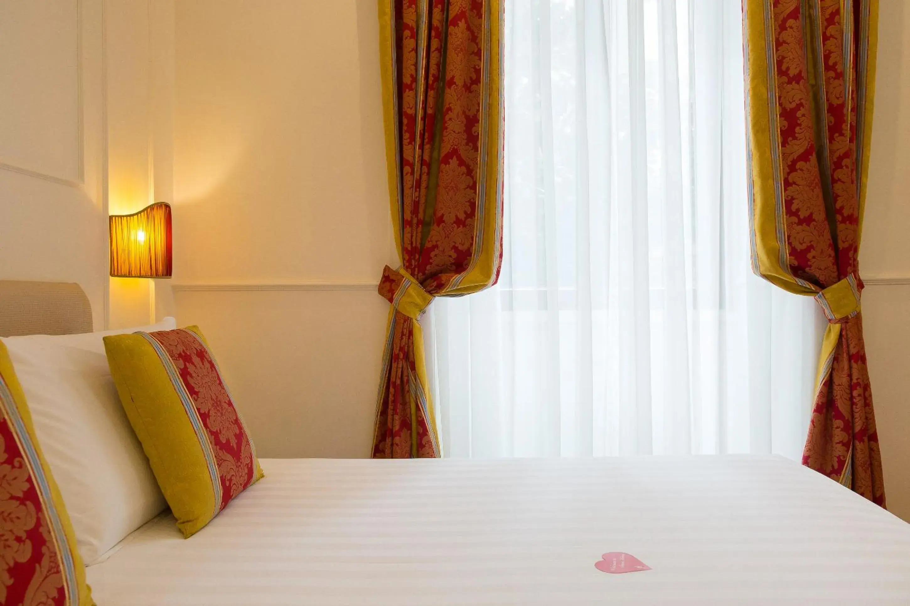 Bed in Hotel Milton Roma Bed in Hotel Milton Roma