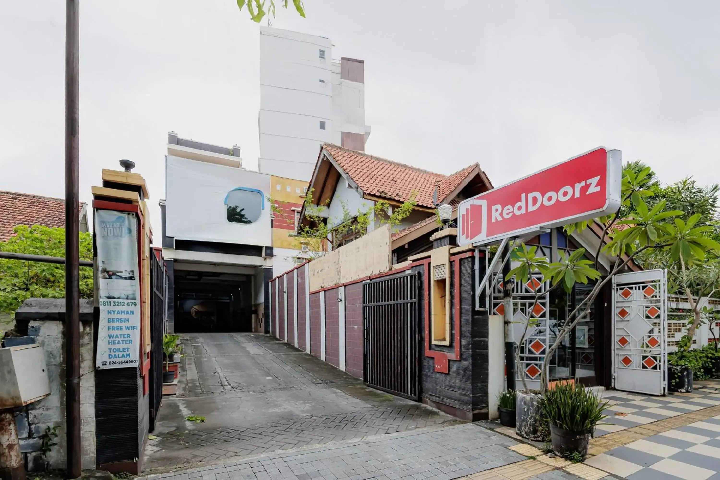 RedDoorz at Hotel Artama Pandanaran Semarang RedDoorz at Hotel Artama Pandanaran Semarang