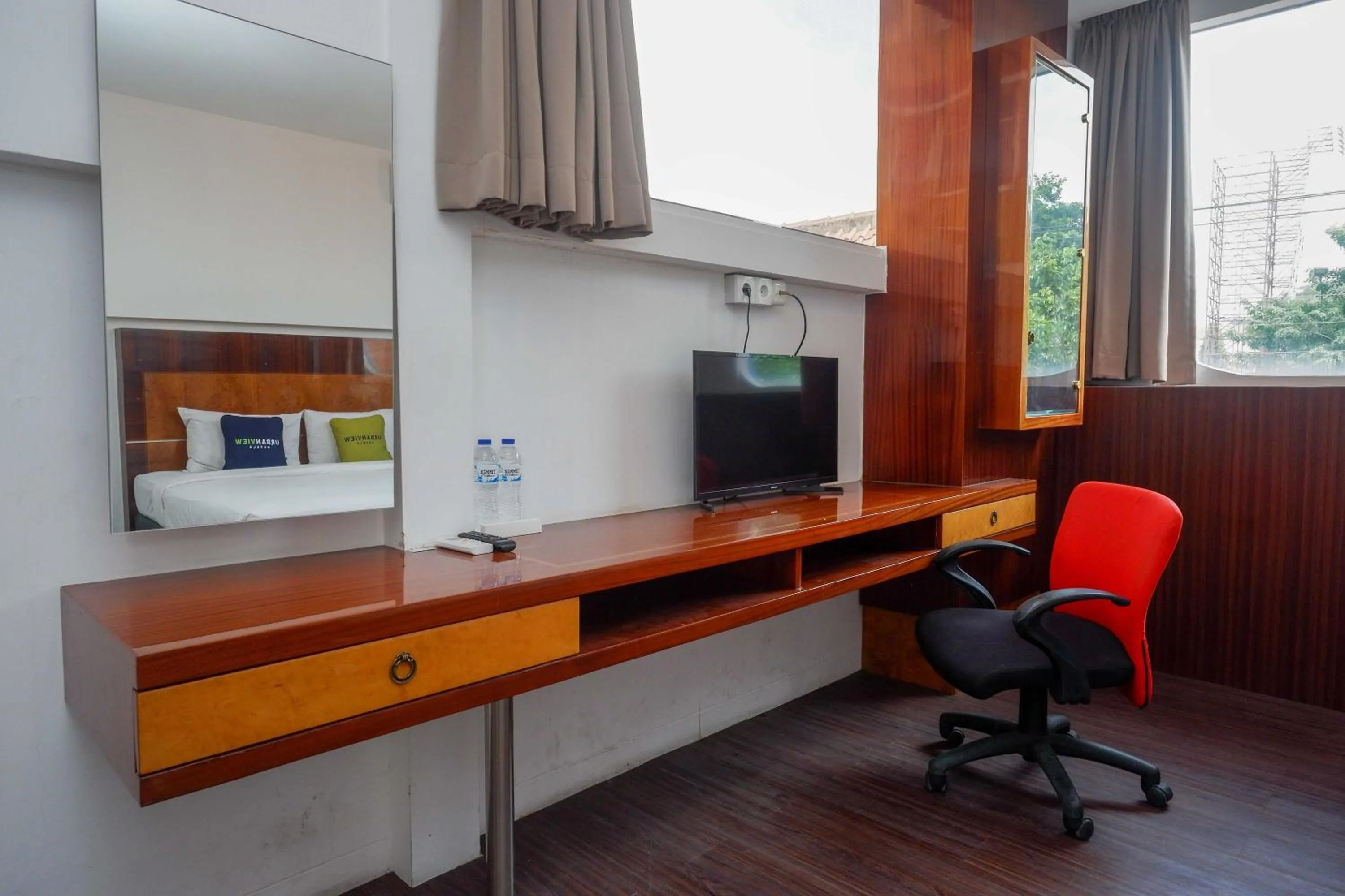 Bedroom in RedDoorz at Hotel Artama Pandanaran Semarang