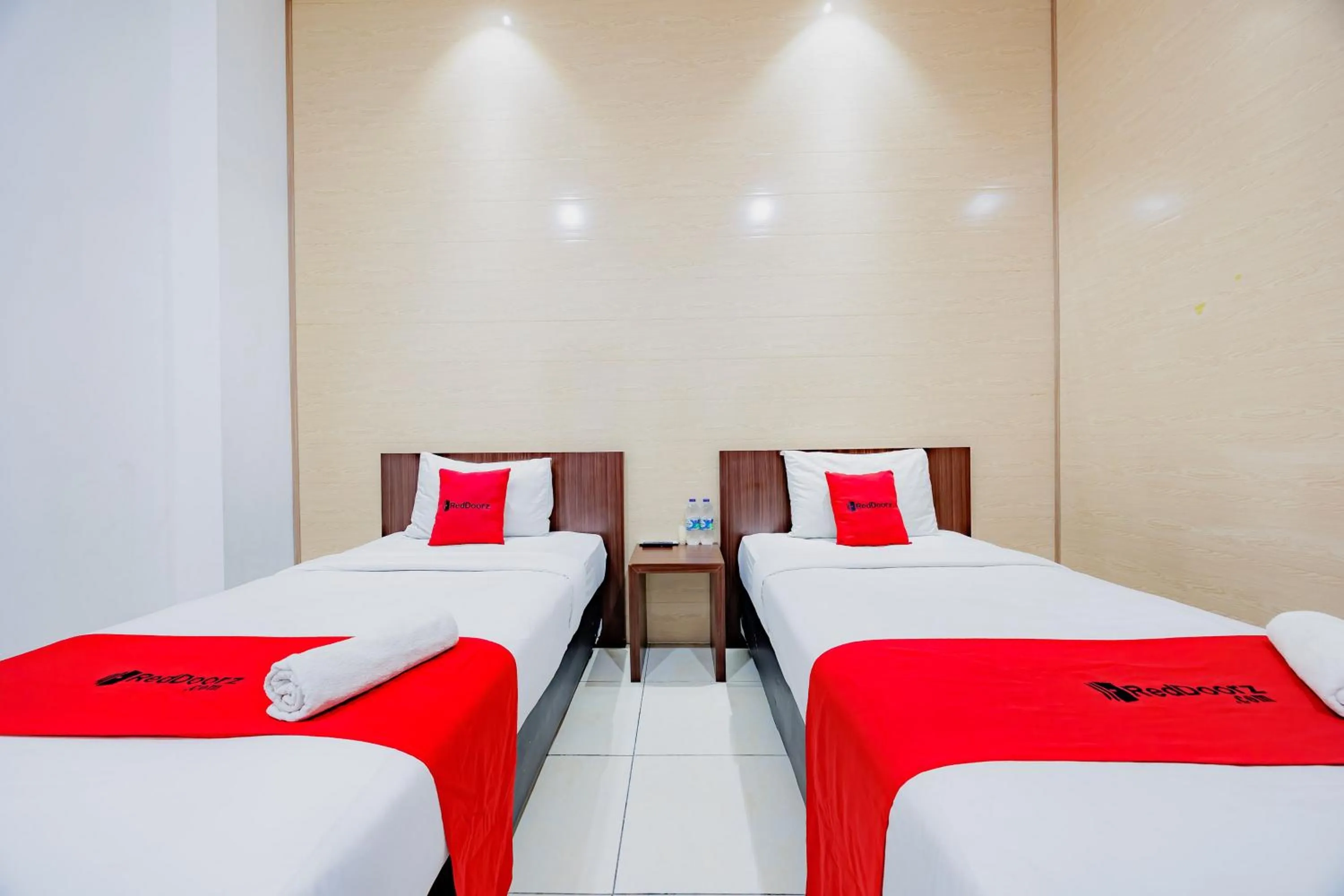 Bedroom, Bed in RedDoorz at Hotel Artama Pandanaran Semarang