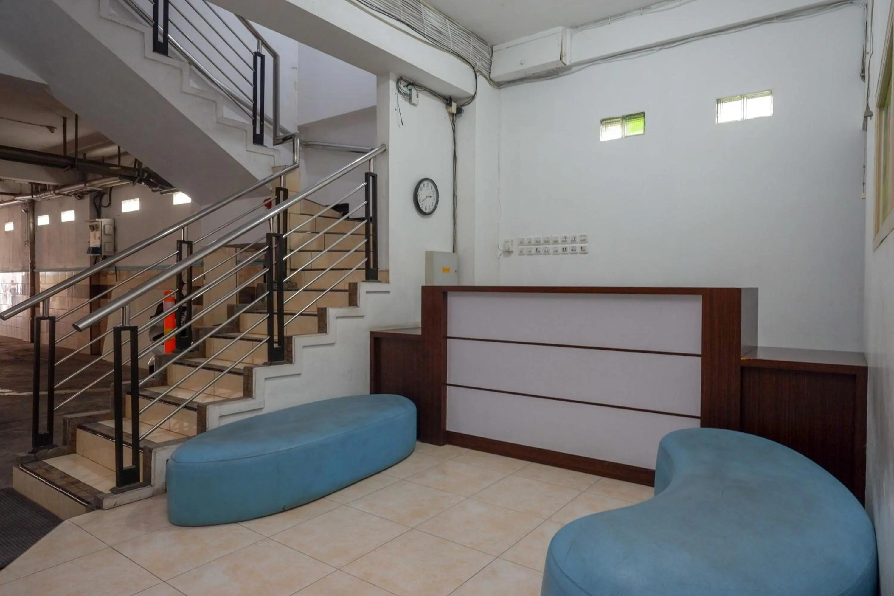 Lobby or reception in RedDoorz at Hotel Artama Pandanaran Semarang