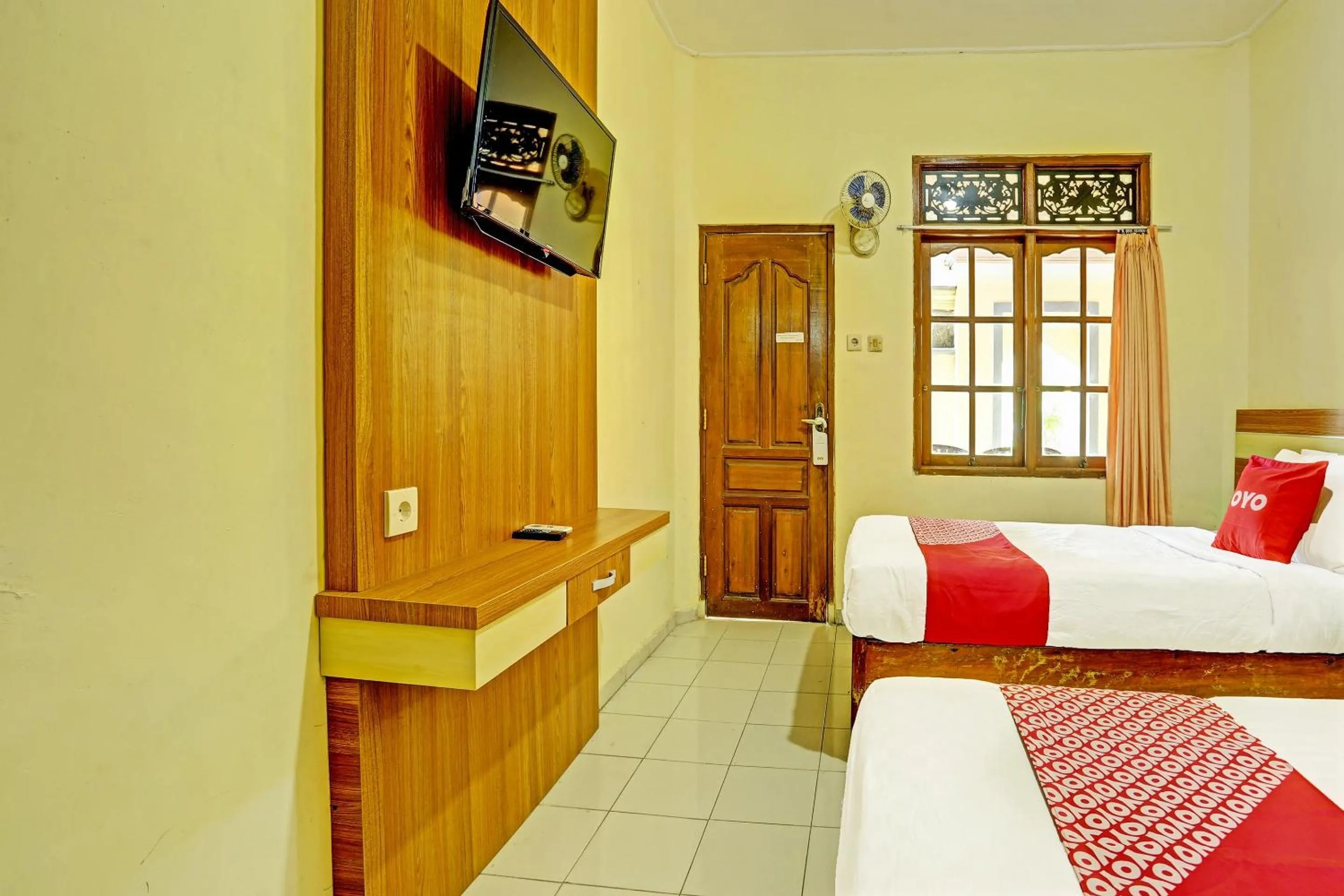 Bedroom, Bed in OYO Collection O 91125 Puri Dewa Bharata