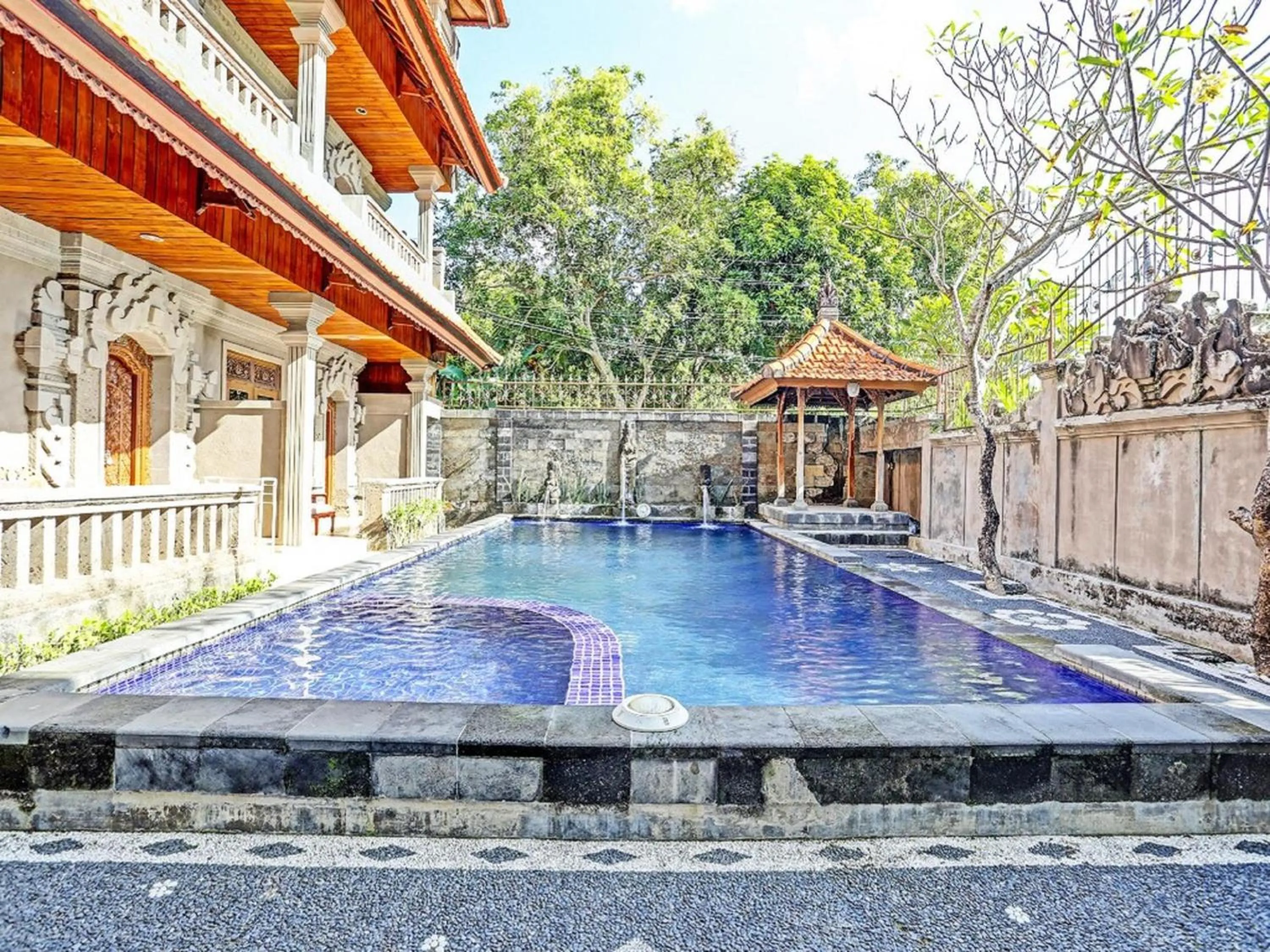 Swimming pool in OYO Collection O 91125 Puri Dewa Bharata