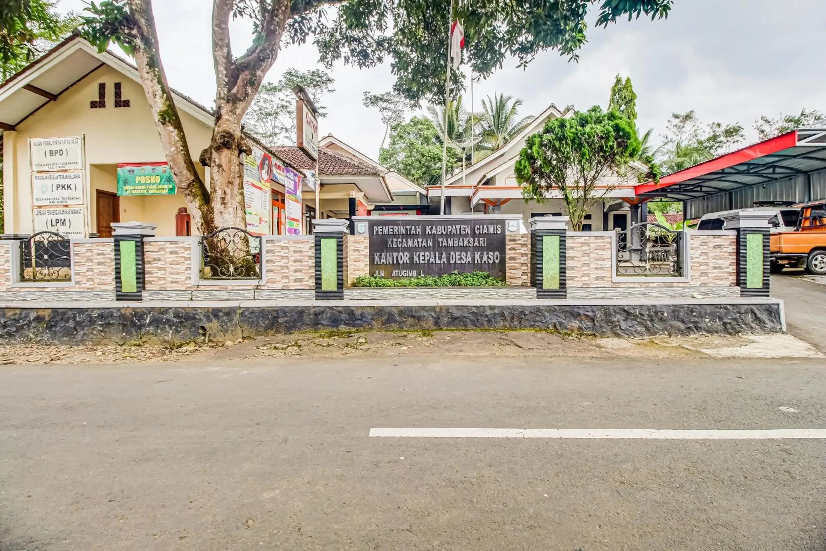 Facade/entrance in Hotel O Desa Wisata Kaso Near Kantor Kepala Desa Kaso Facade/entrance in Hotel O Desa Wisata Kaso Near Kantor Kepala Desa Kaso